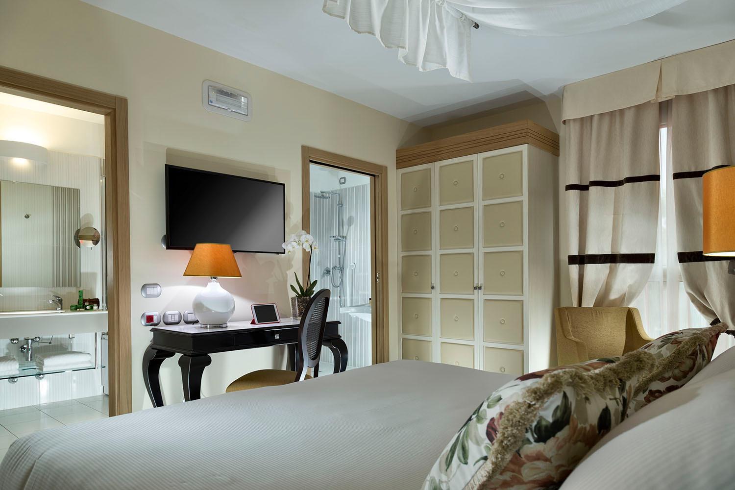 Superior Double with Balcony - Photo 5
