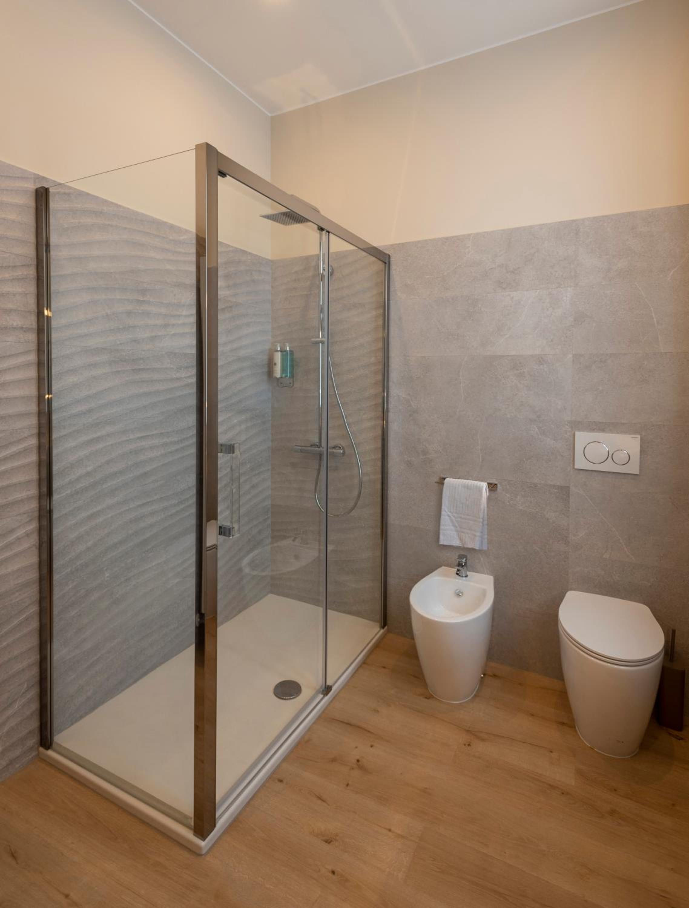 Double Room with Pool View - Photo 4