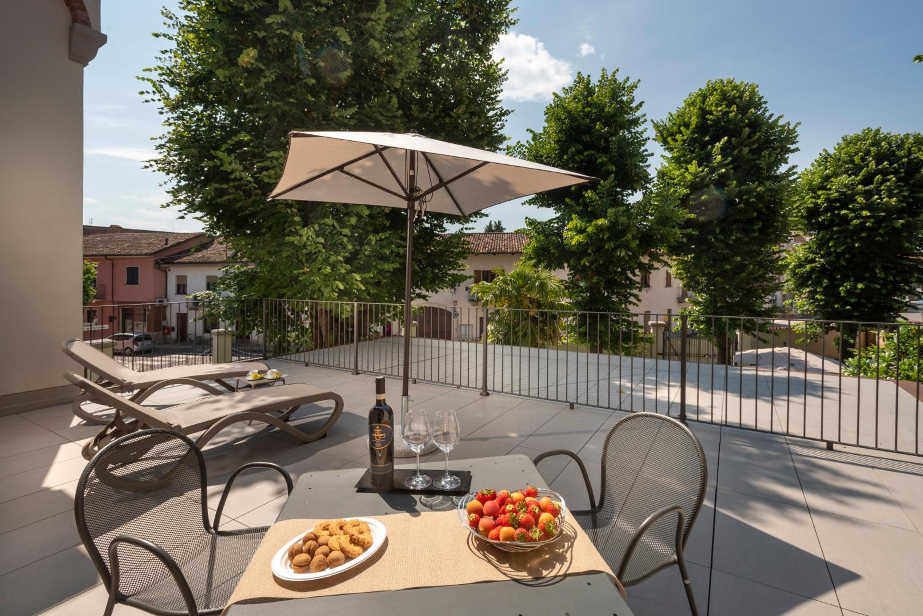 Double Room with Terrace - Photo 3