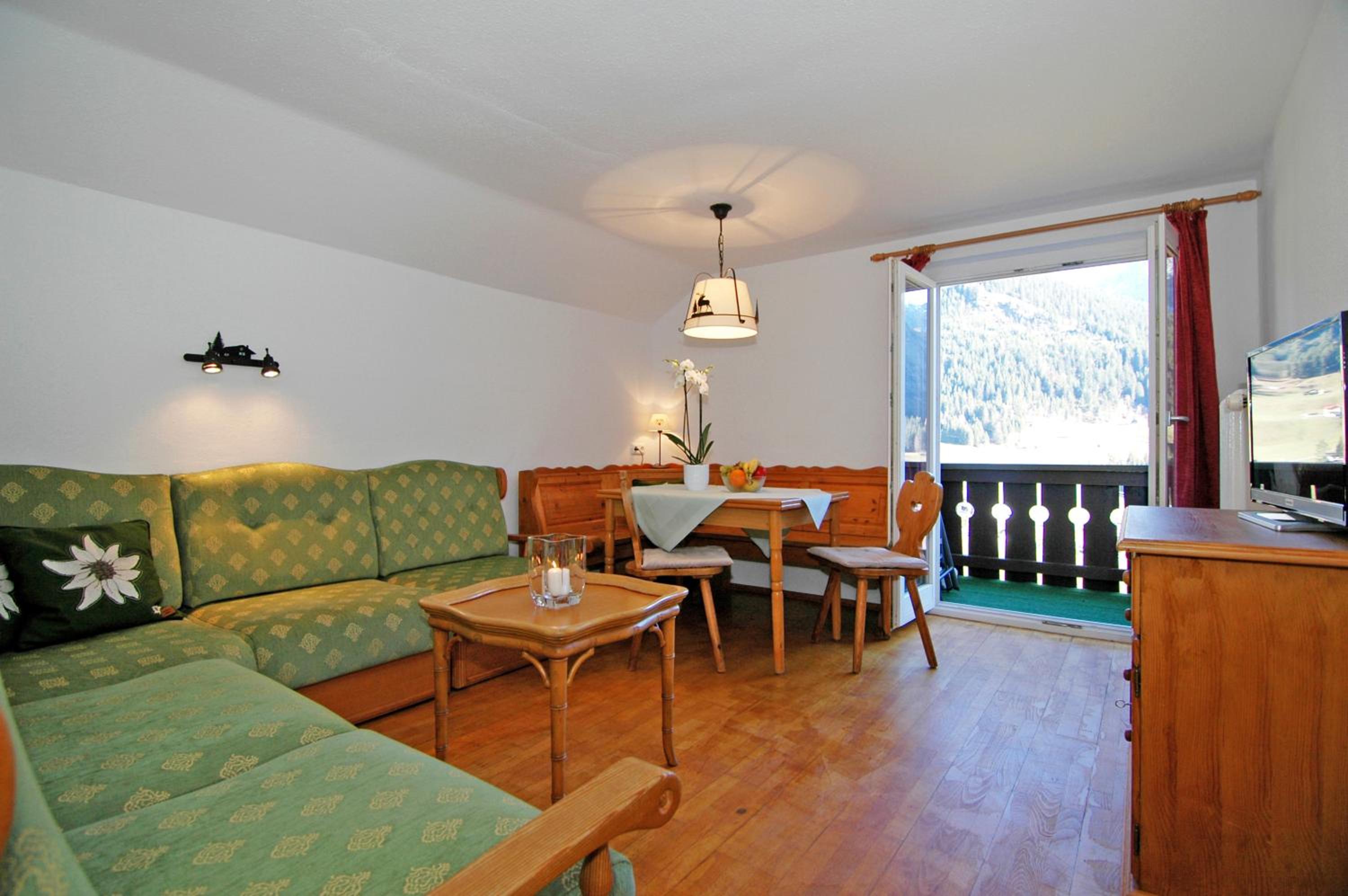 Apartment with Balcony photo 3