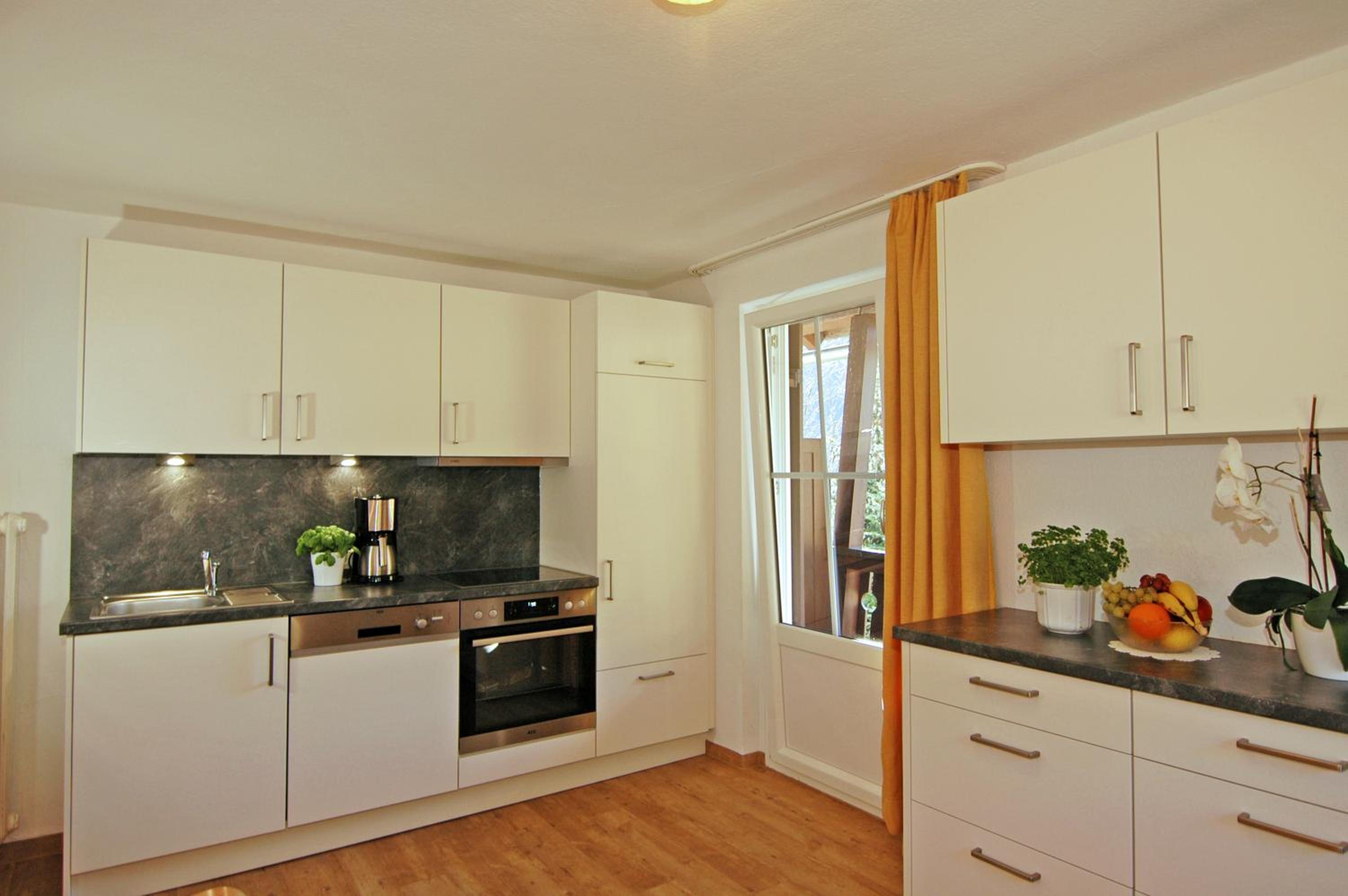 Apartment with Balcony photo 3