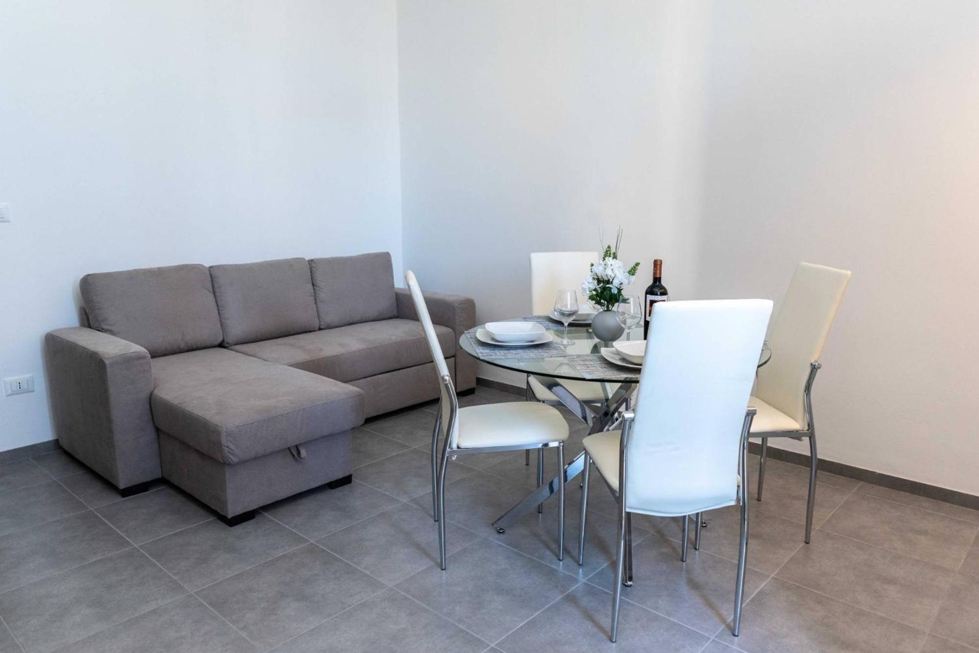 One-Bedroom House - Photo 18