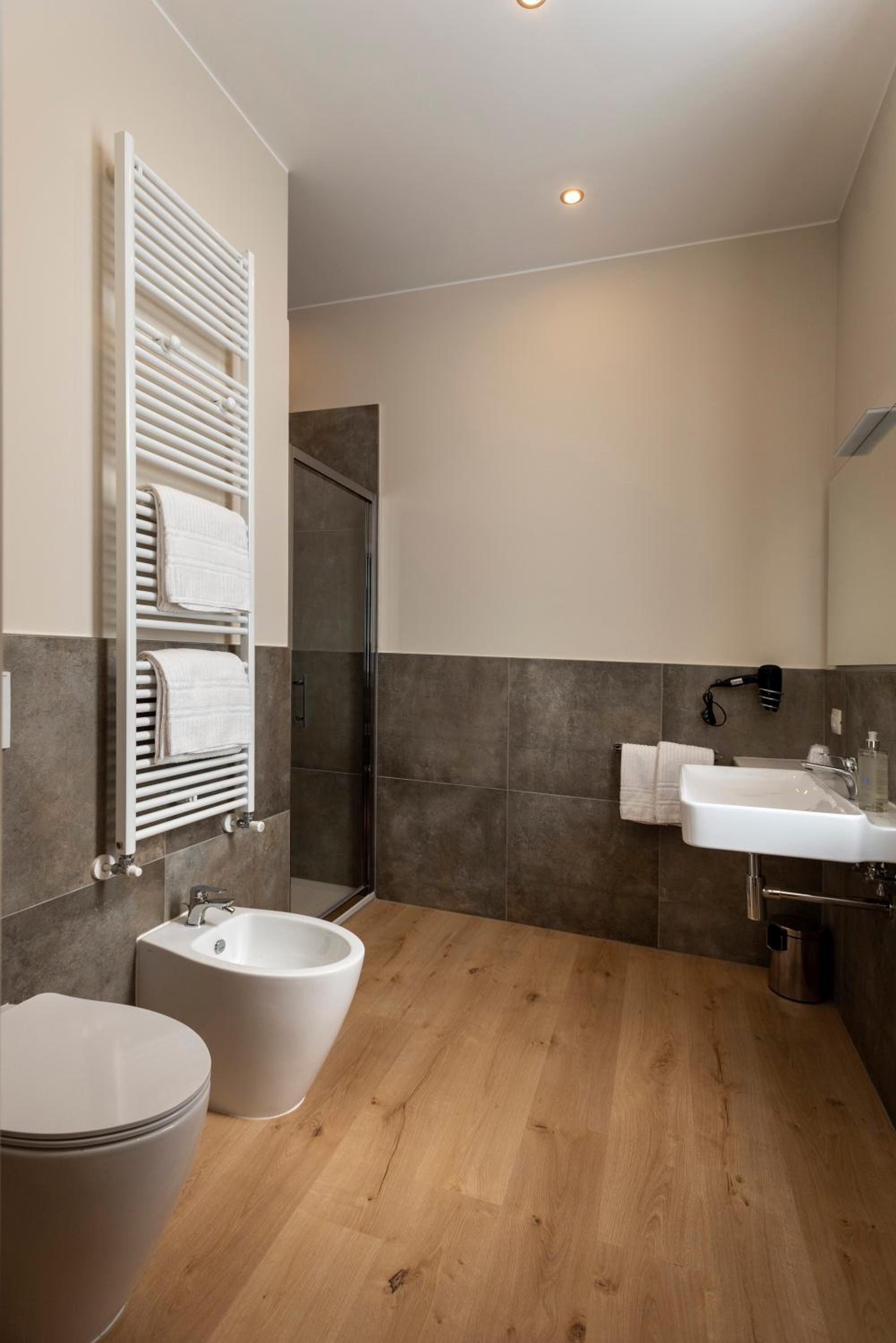 Large Double Room - Photo 2