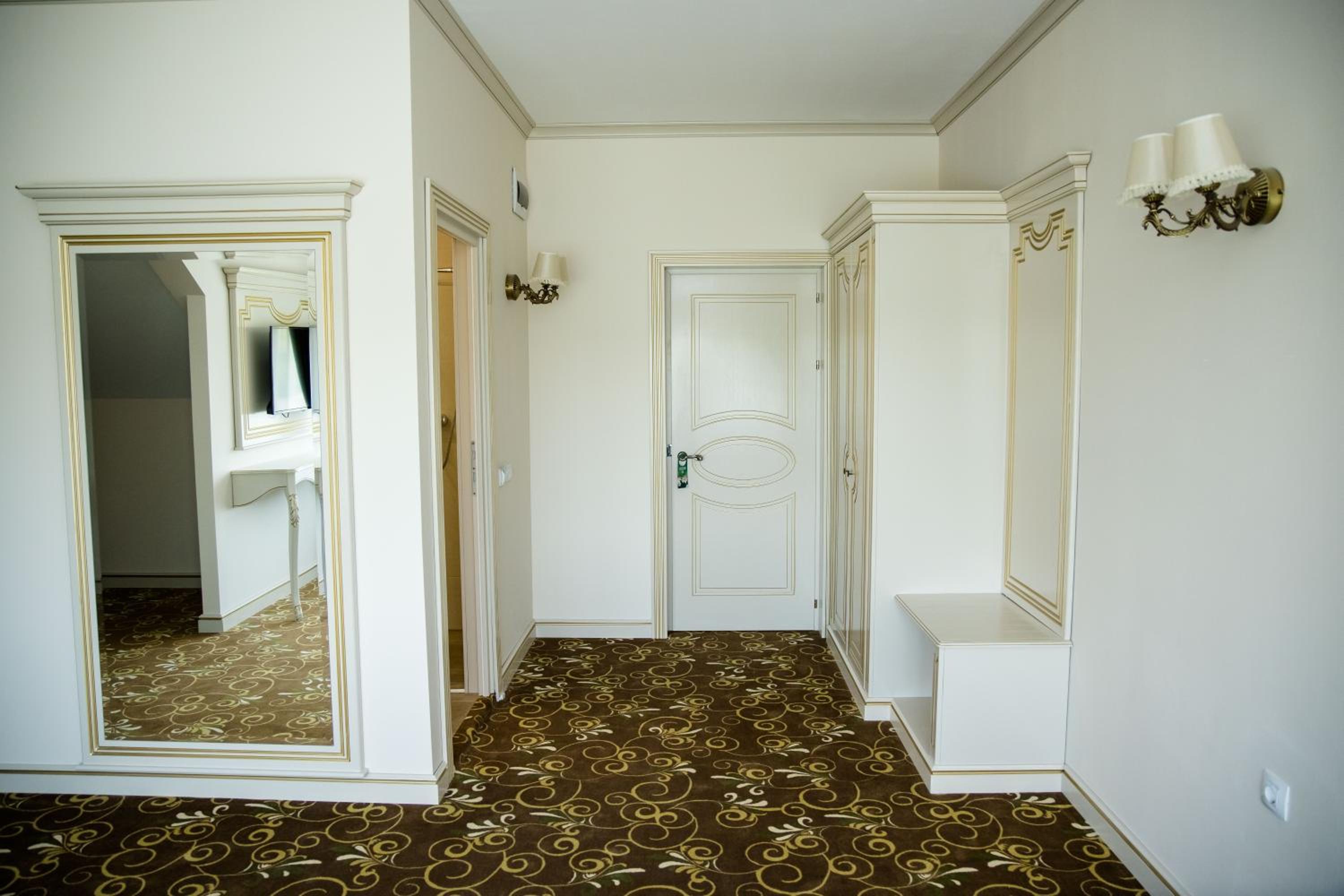 Large Double Room - Photo 3
