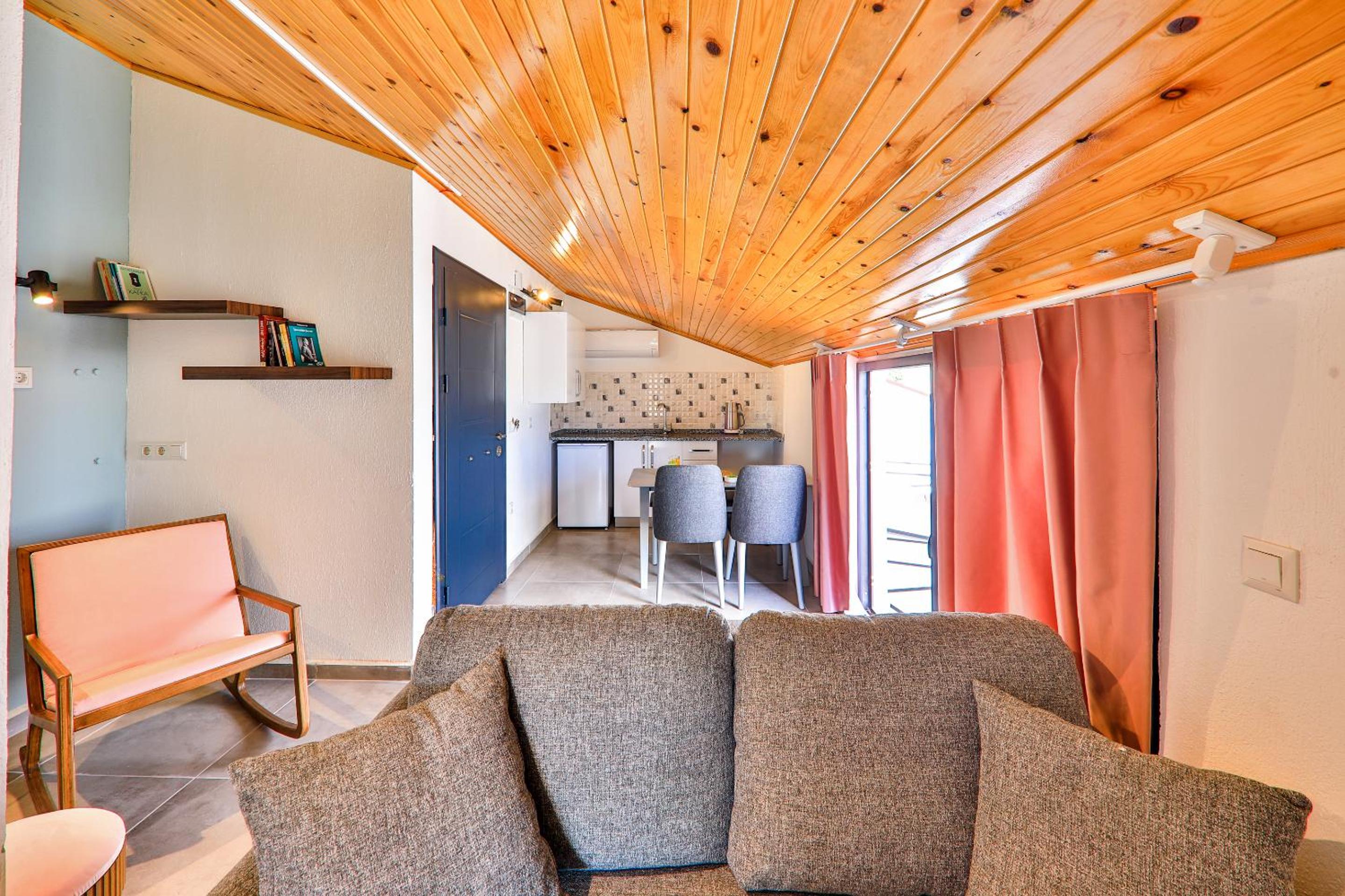 Apartment with Sea View - Photo 10