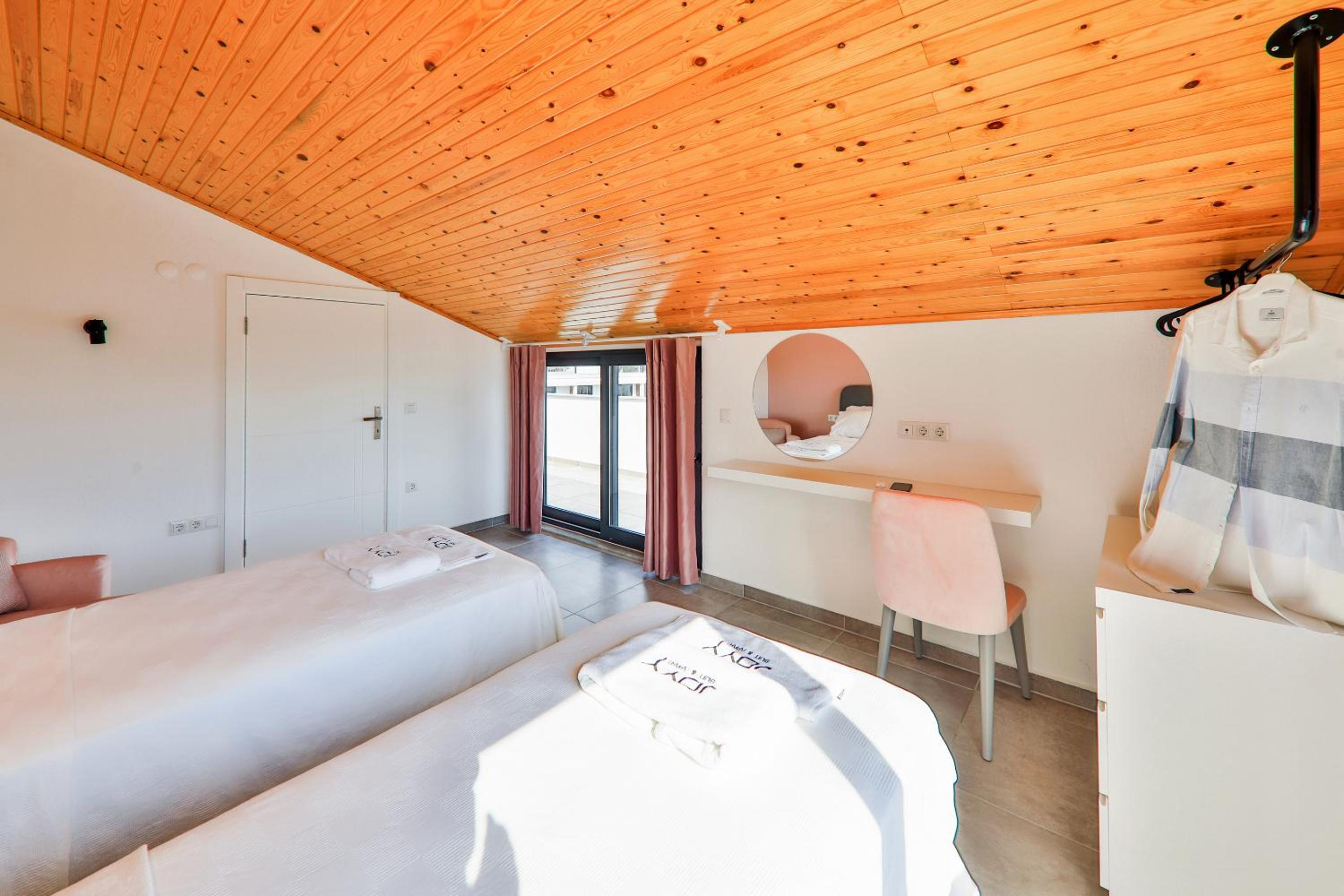Apartment with Sea View - Photo 9