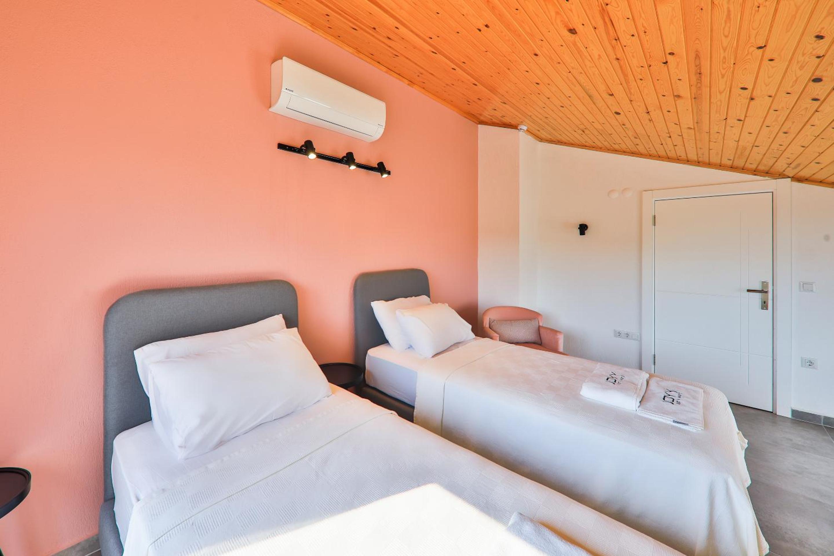 Apartment with Sea View - Photo 8