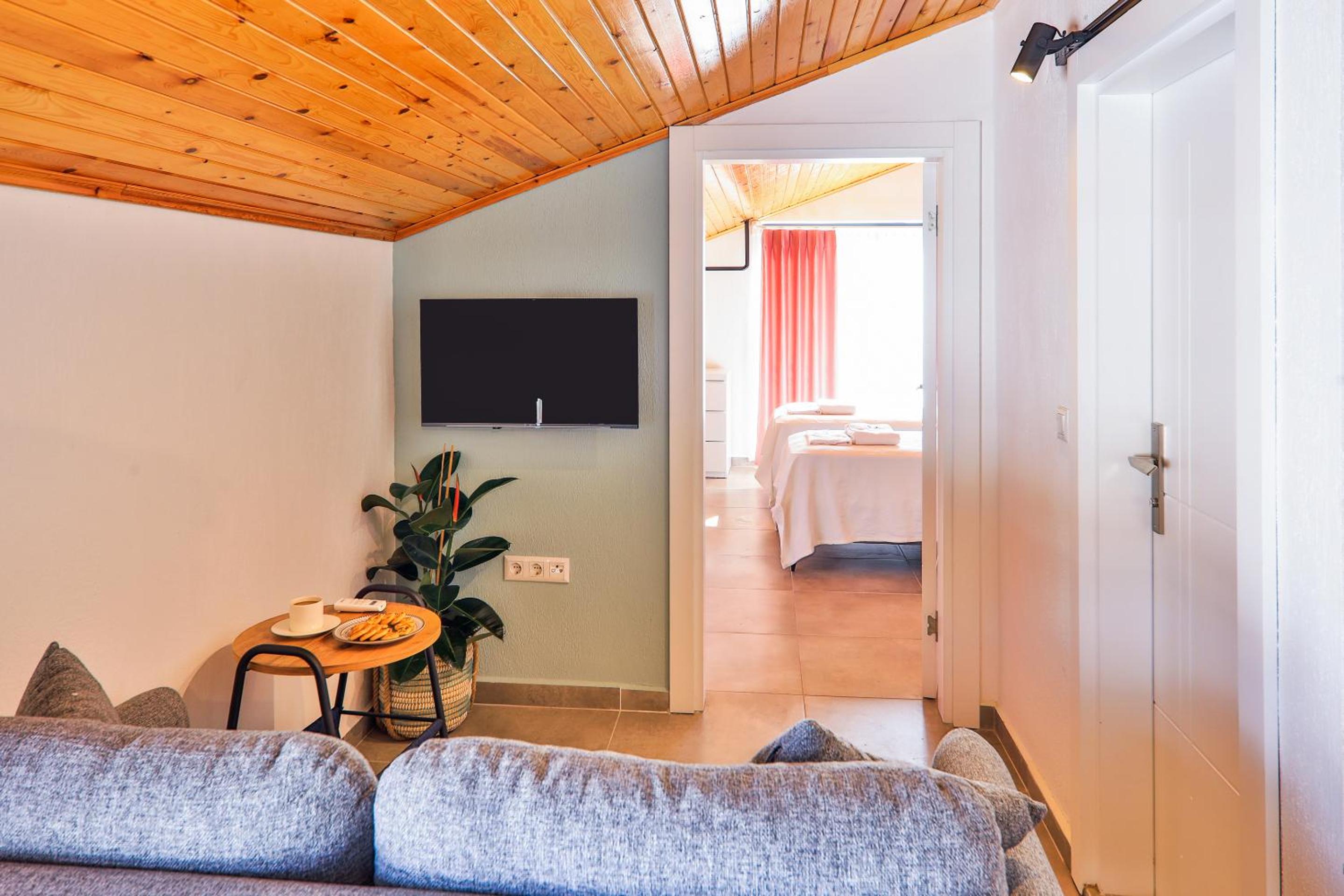 Apartment with Sea View - Photo 6