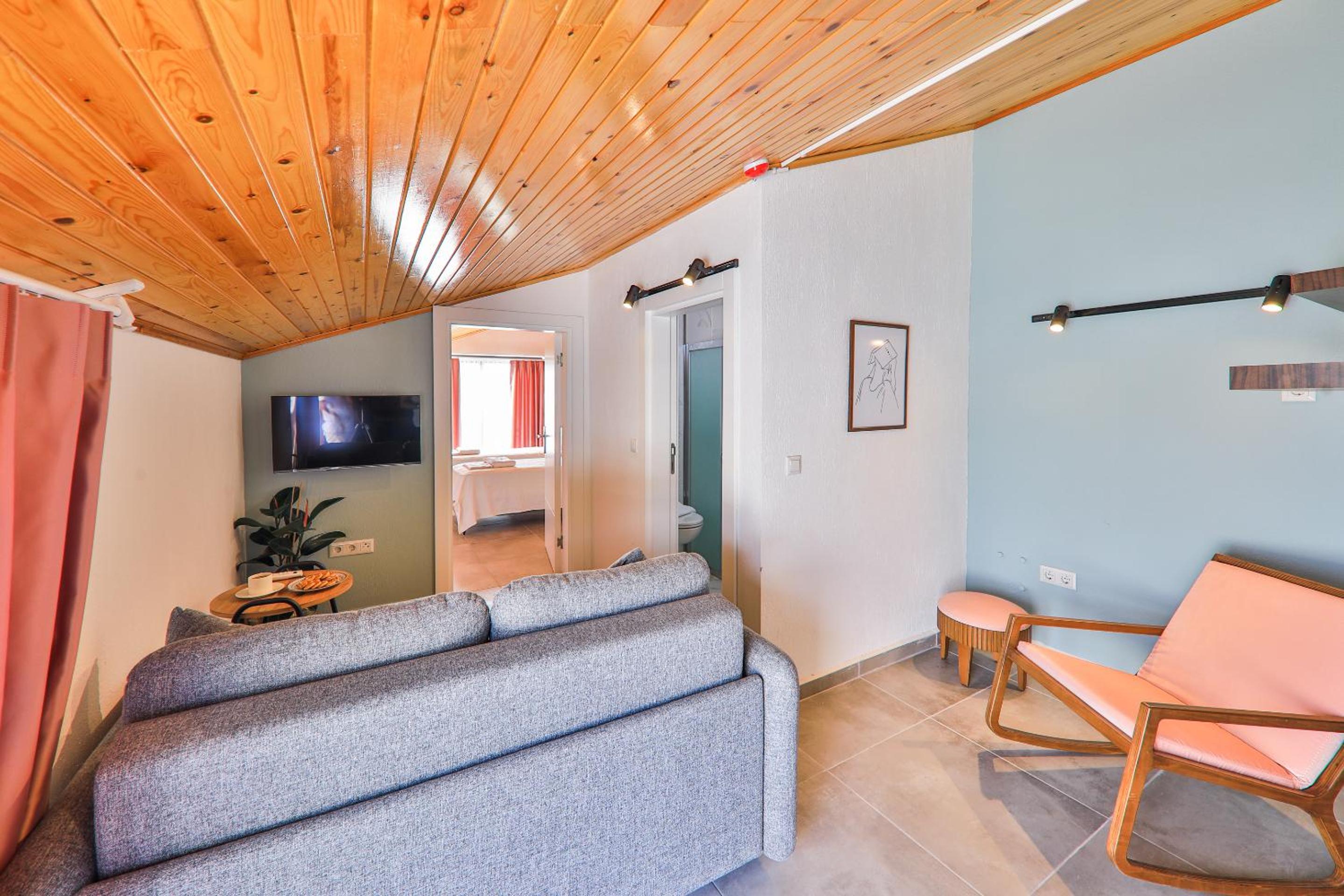 Apartment with Sea View - Photo 5