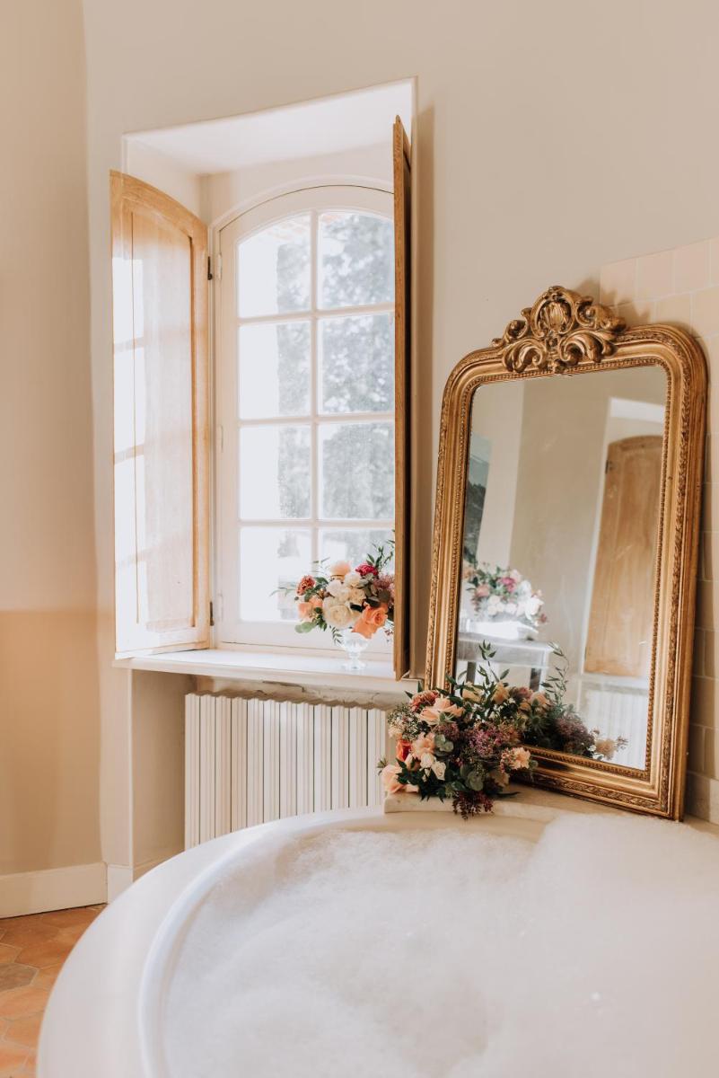 Deluxe King Suite photo 3