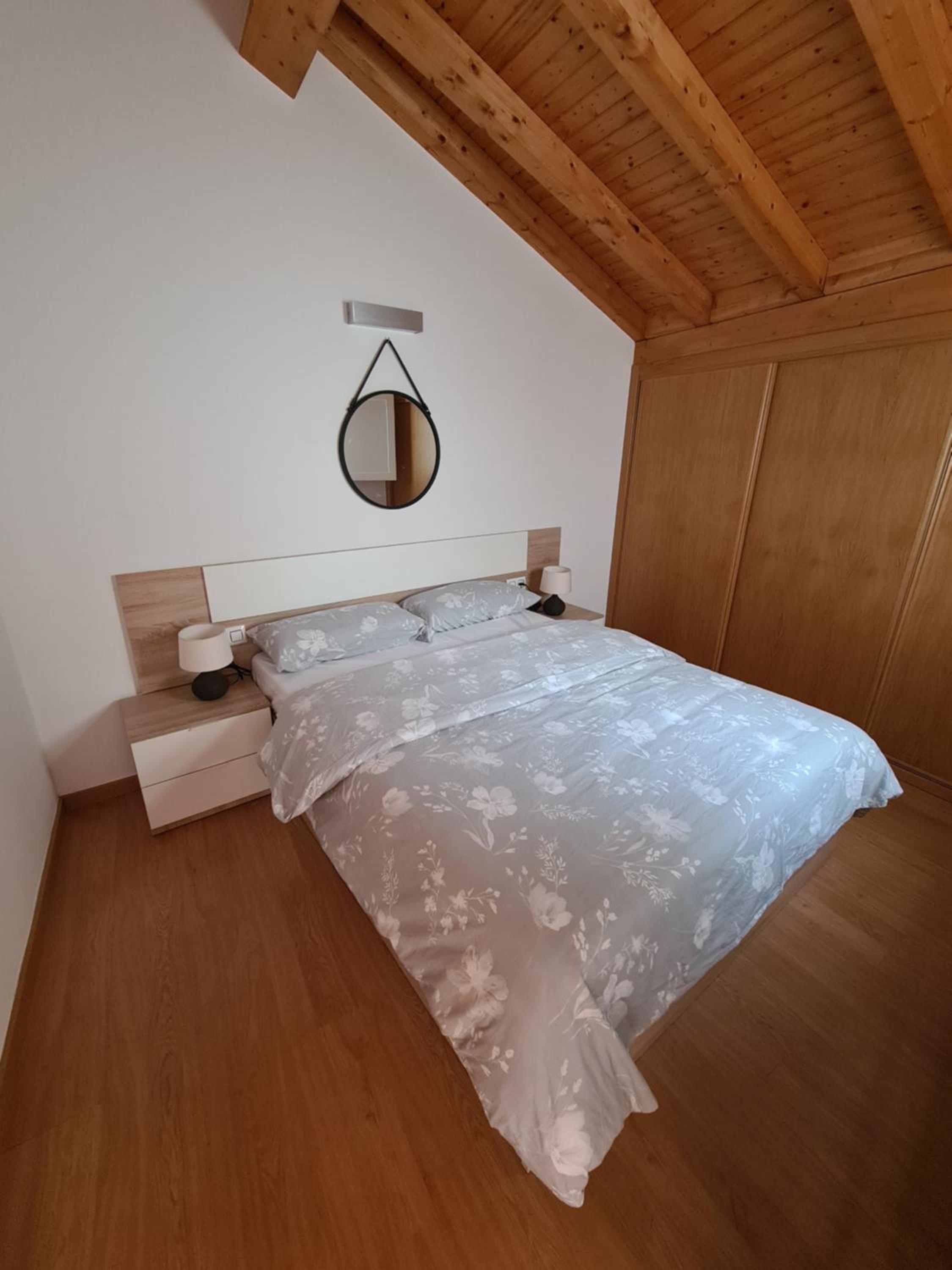 Apartment with Terrace - Photo 10