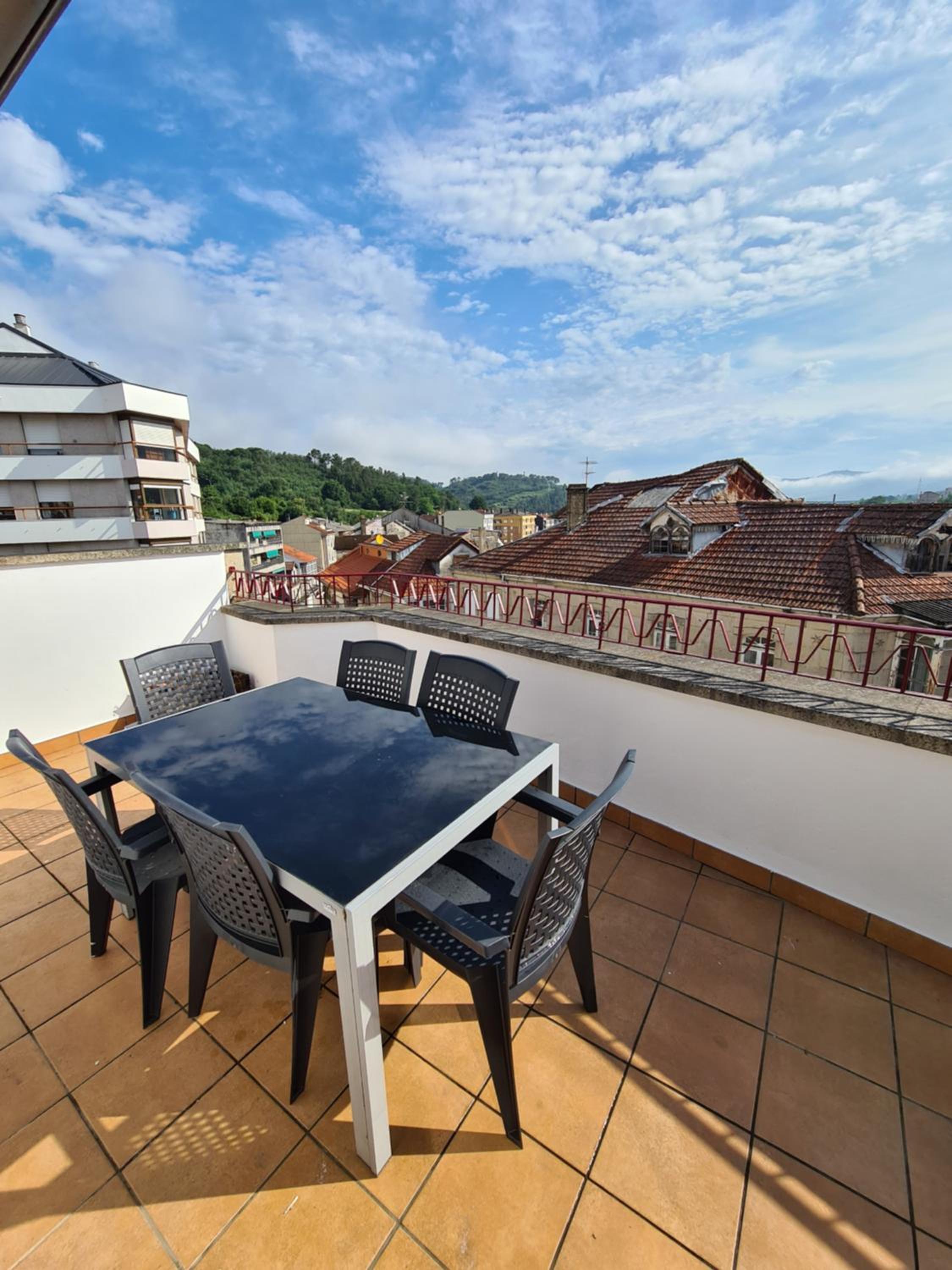 Apartment with Terrace - Photo 17