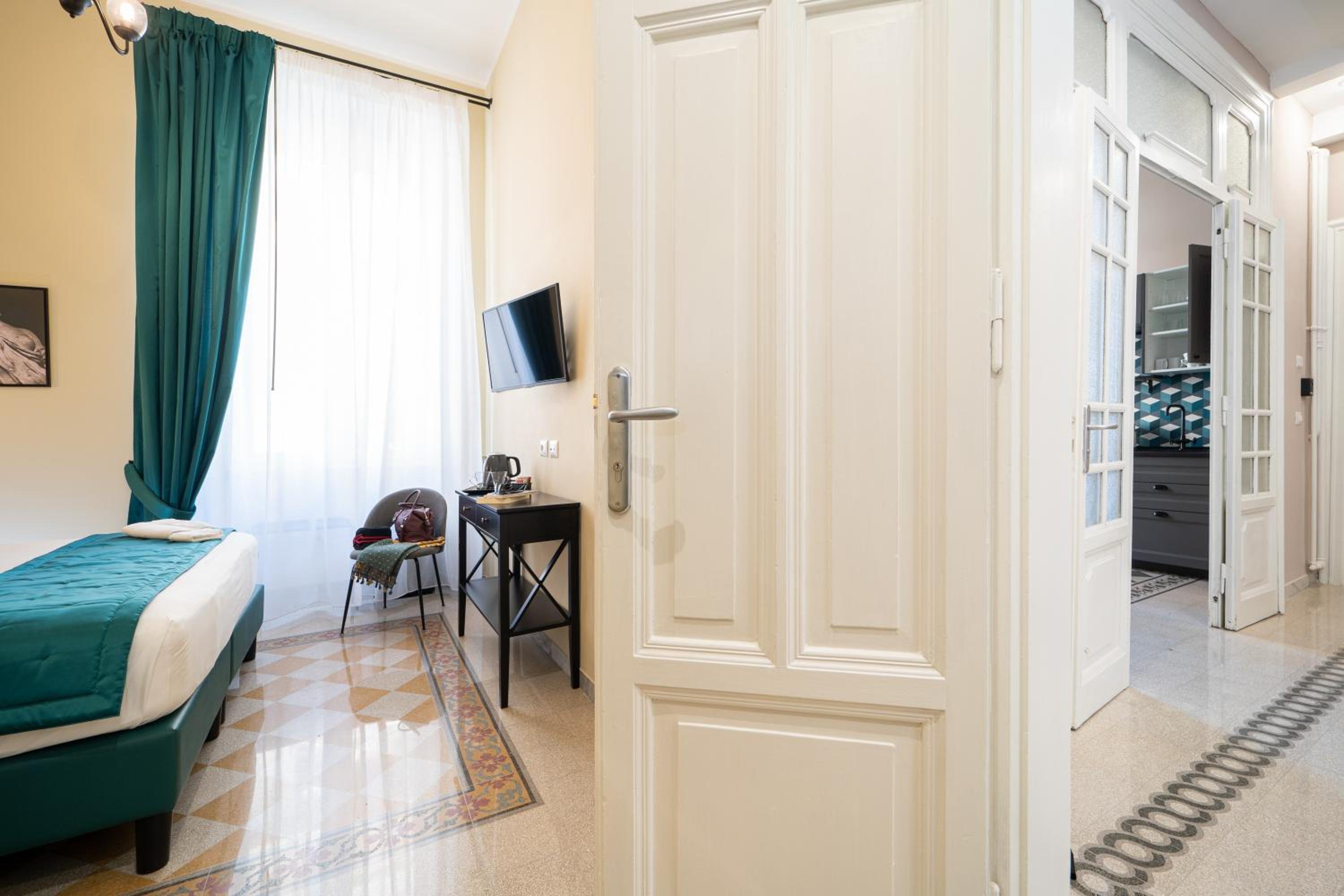 Standard Double or Twin Room photo 3