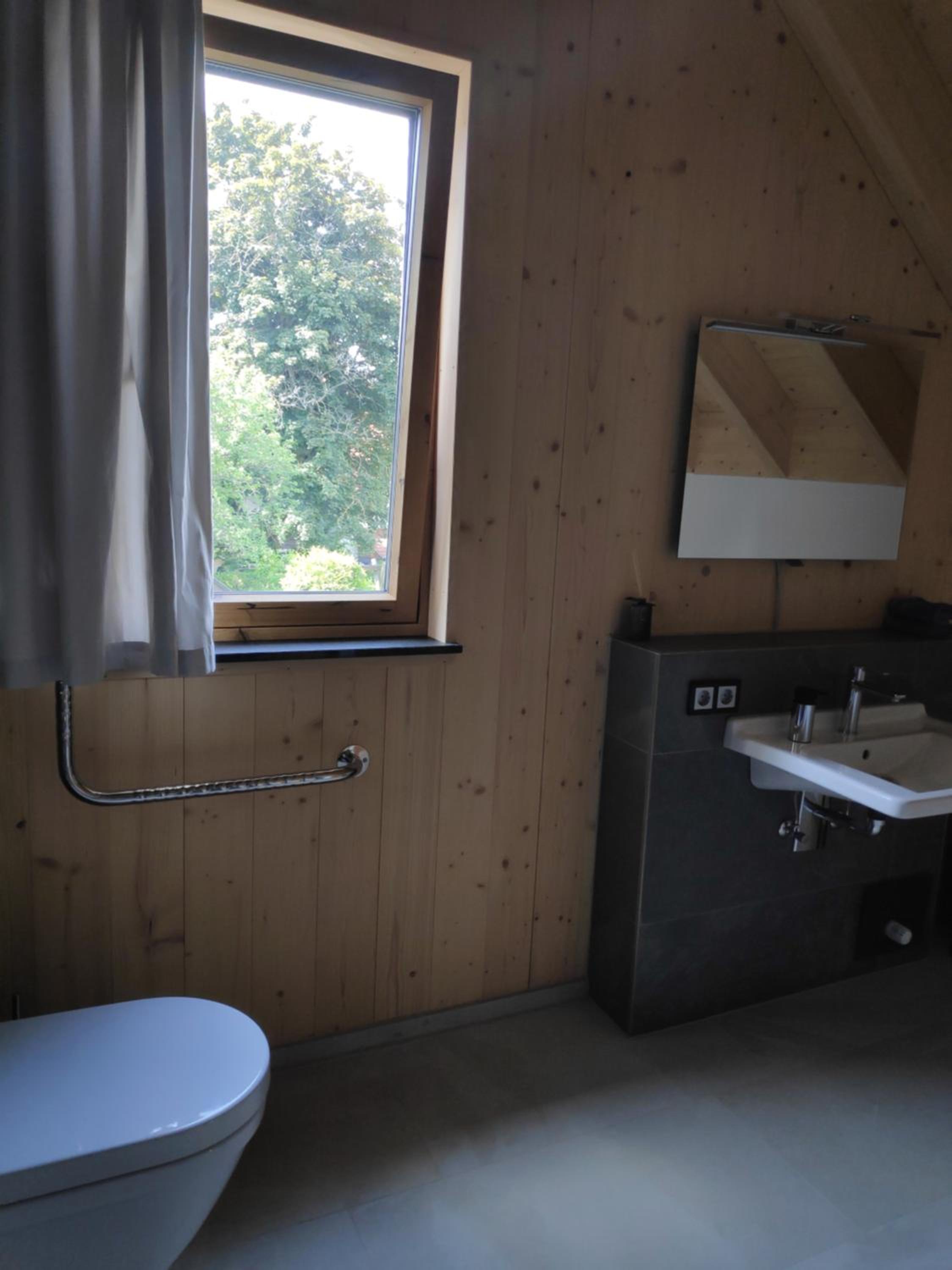 Studio - Disability Access - Photo 12