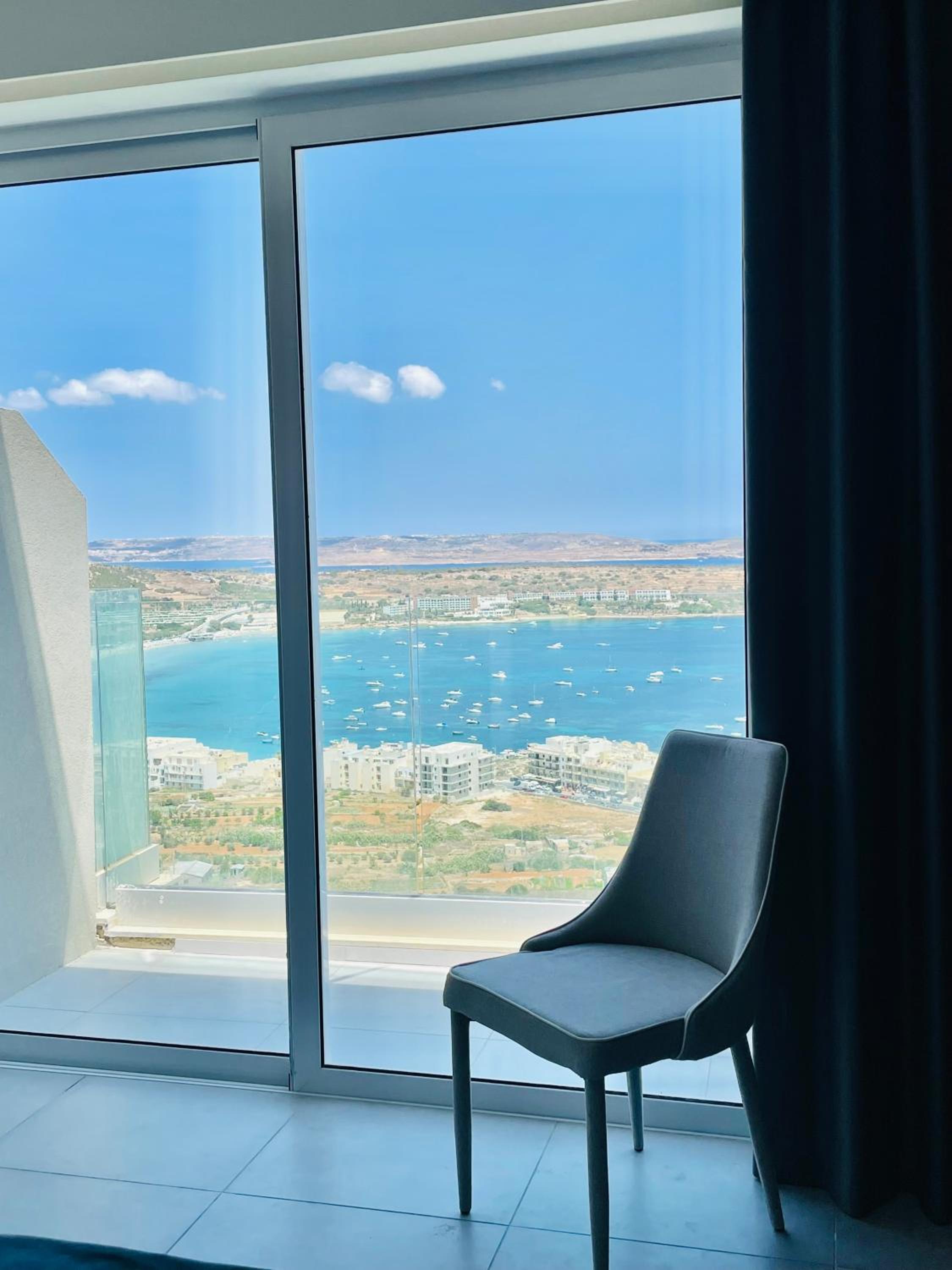 Double or Twin Room with Sea View - Photo 3