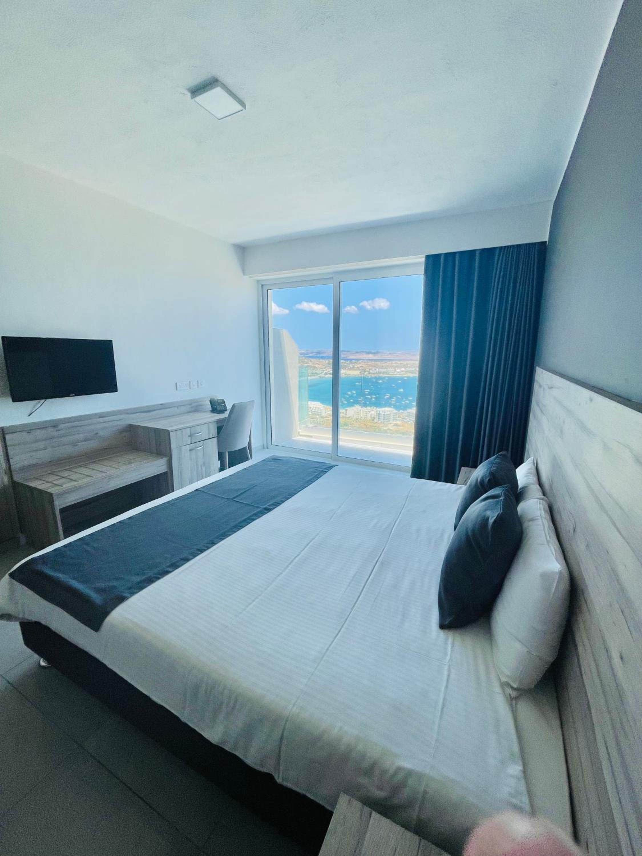 Double or Twin Room with Sea View