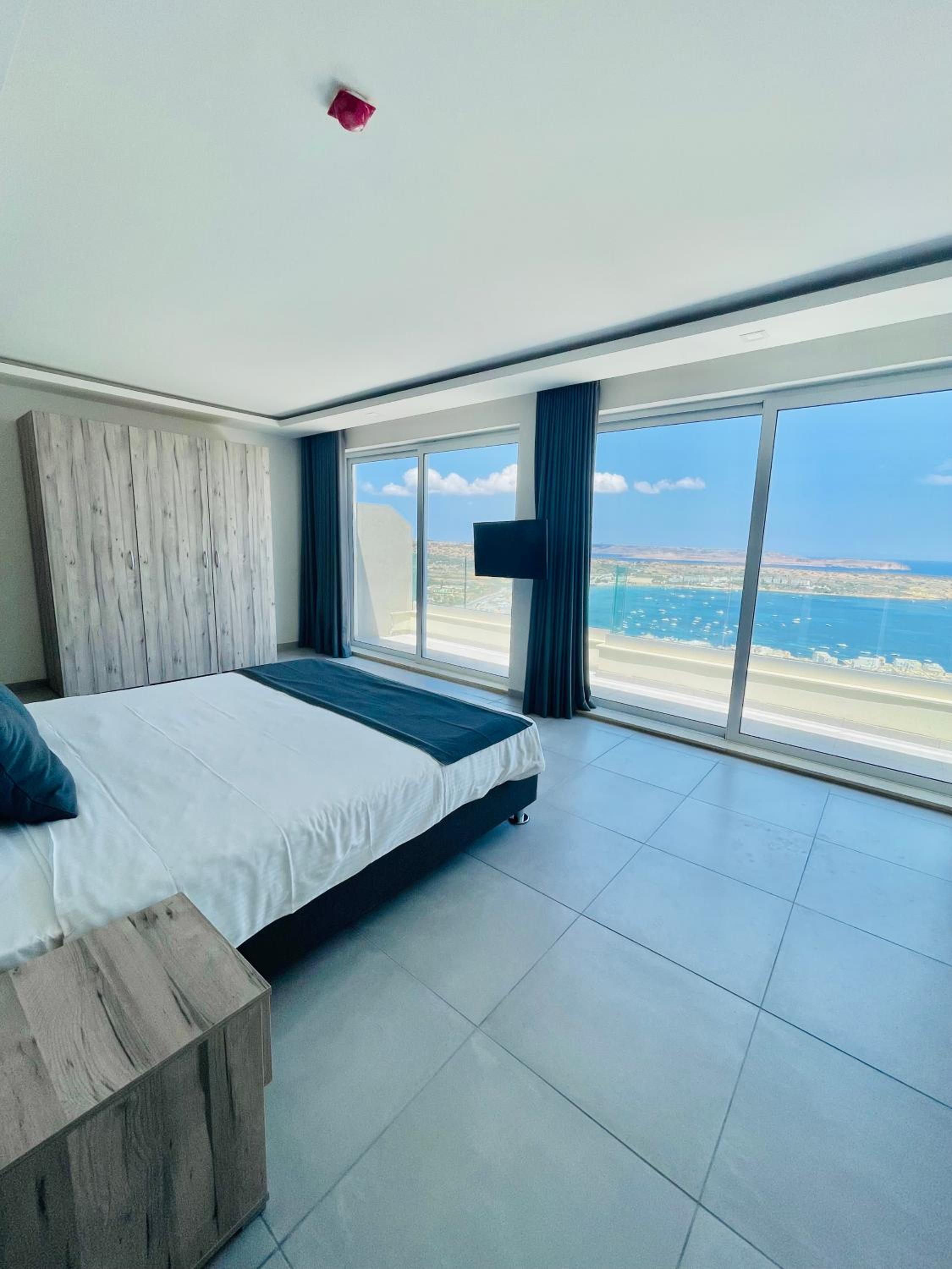 Deluxe Double or Twin Room with Sea View