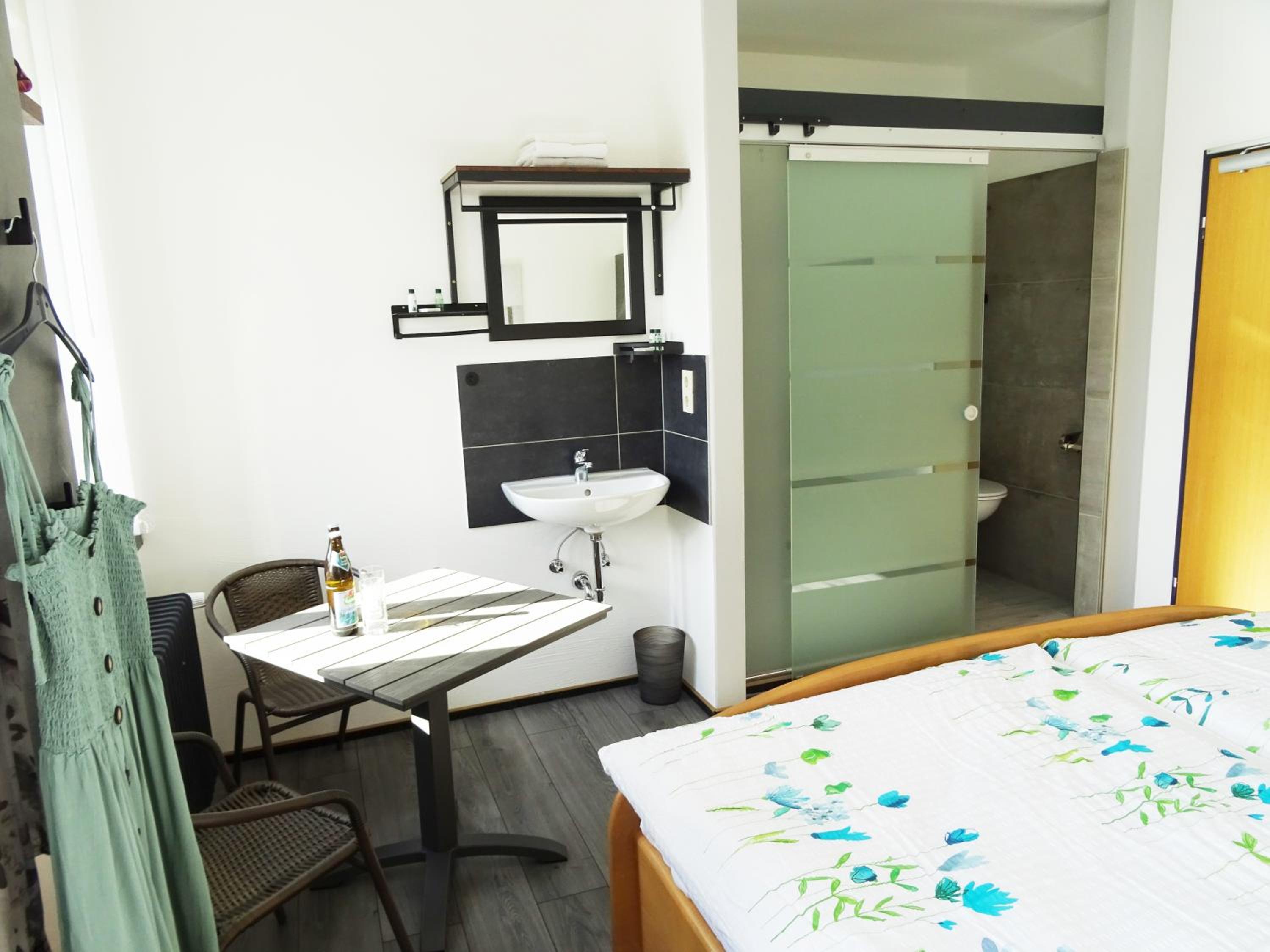 Double Room with Lake View - Photo 4