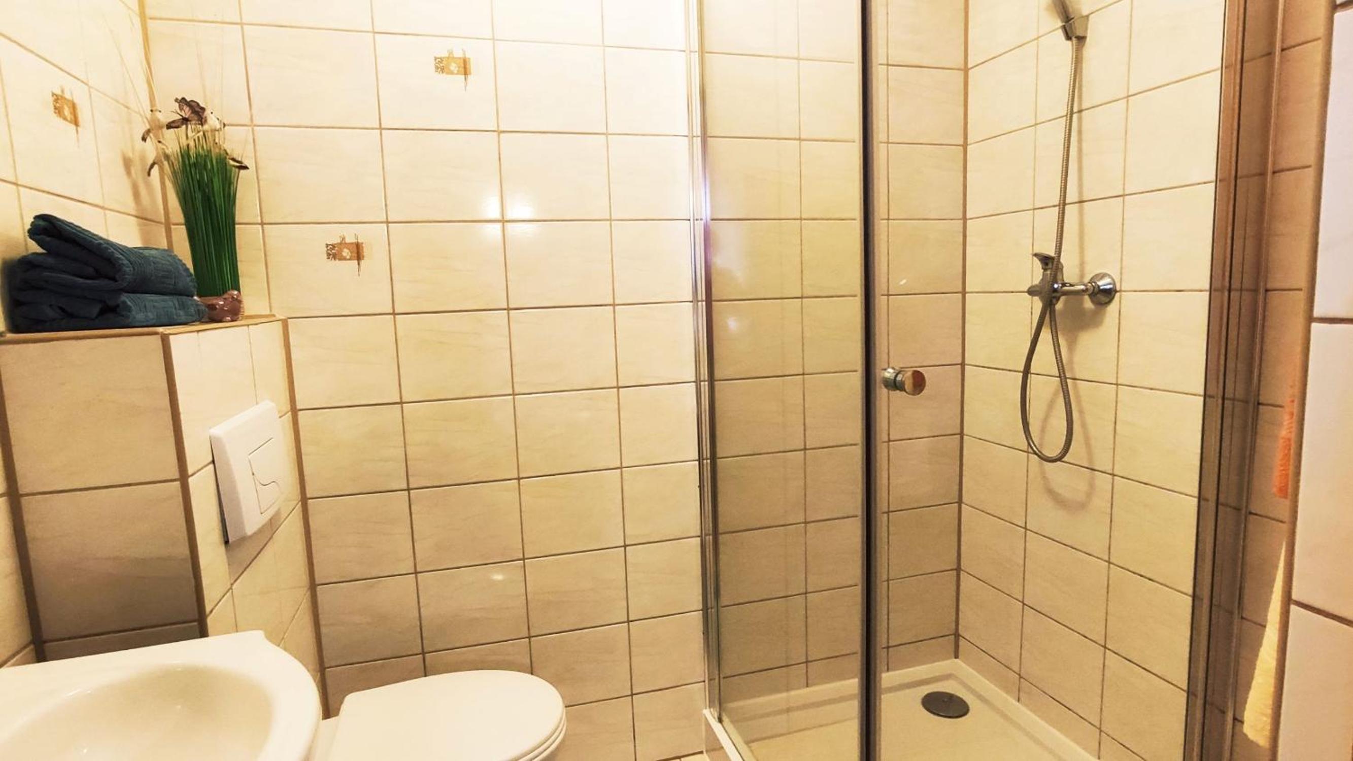 Triple Room with Private Bathroom - Photo 8