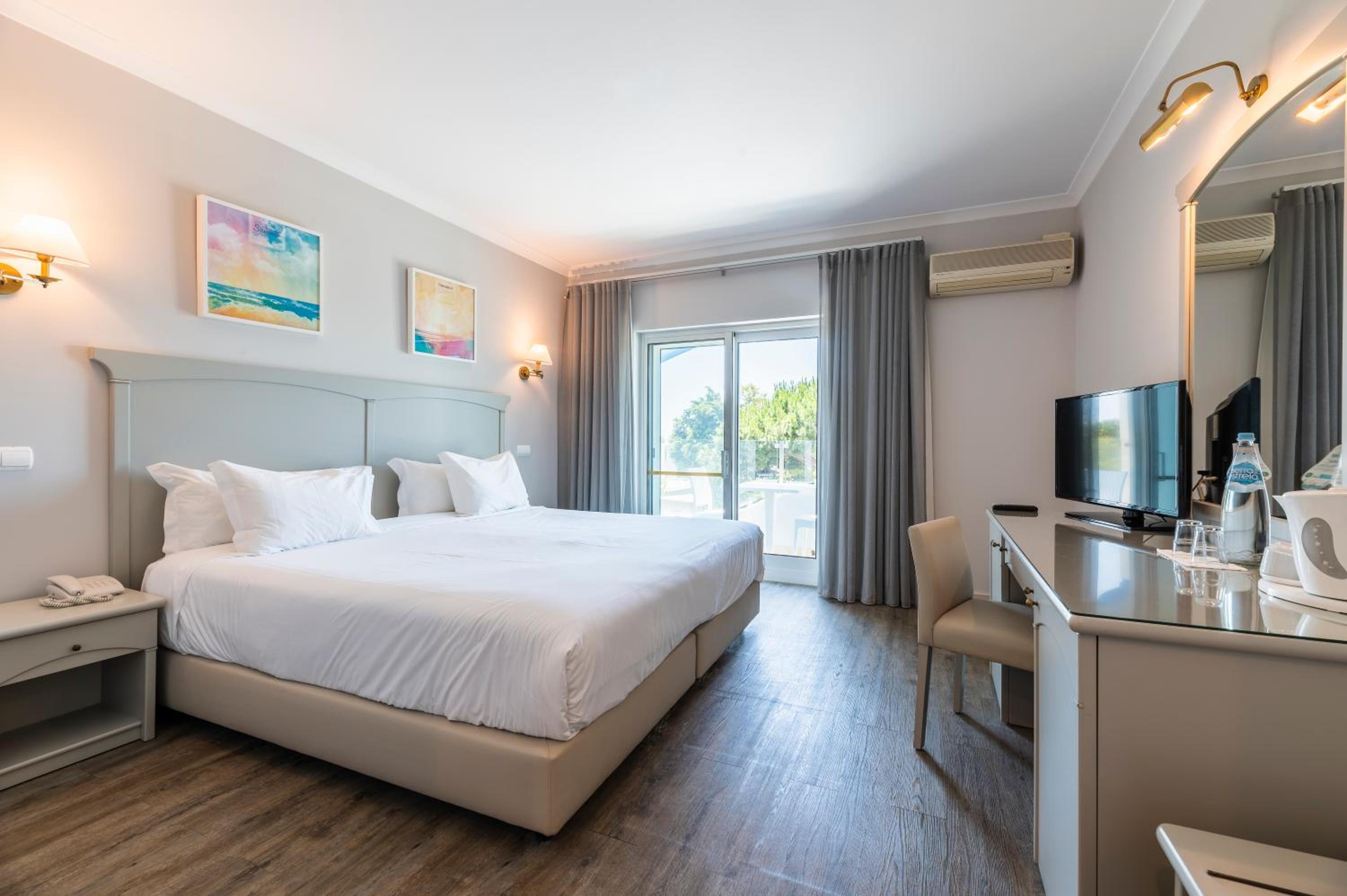 Classic Double or Twin Room with Balcony