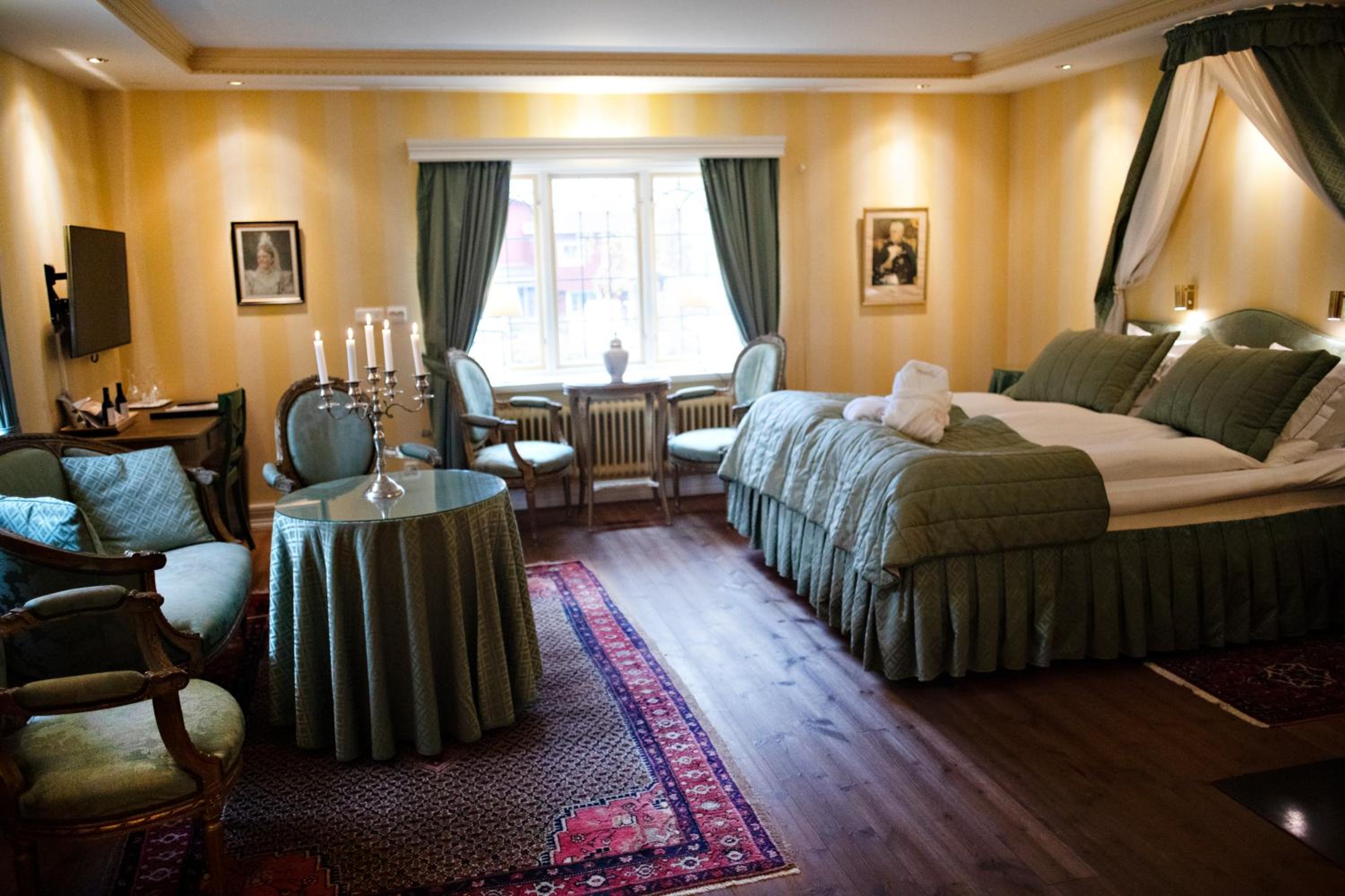 Junior Suite with Spa Bath - Separate Building photo 1
