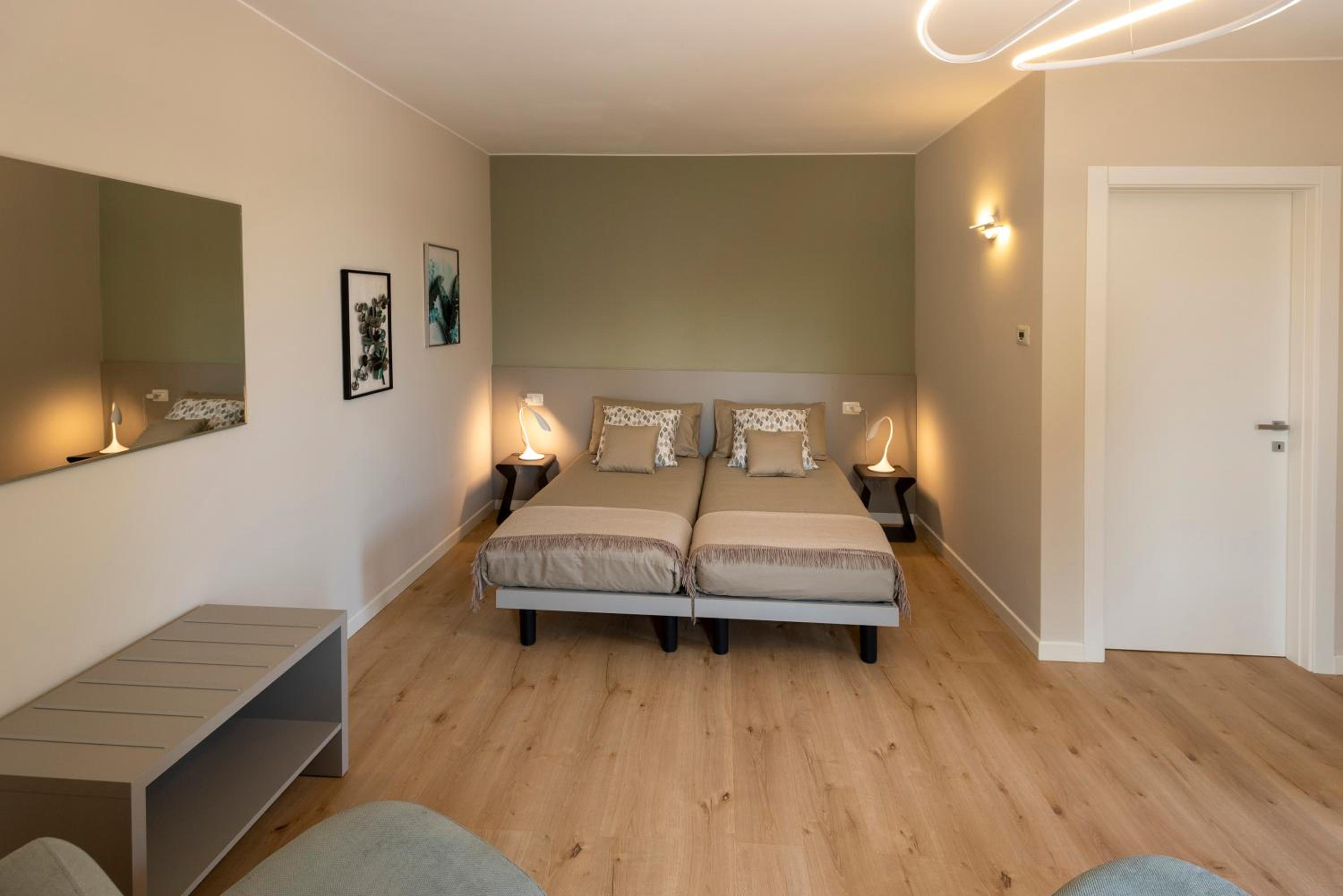 Double Room with Balcony - Photo 4