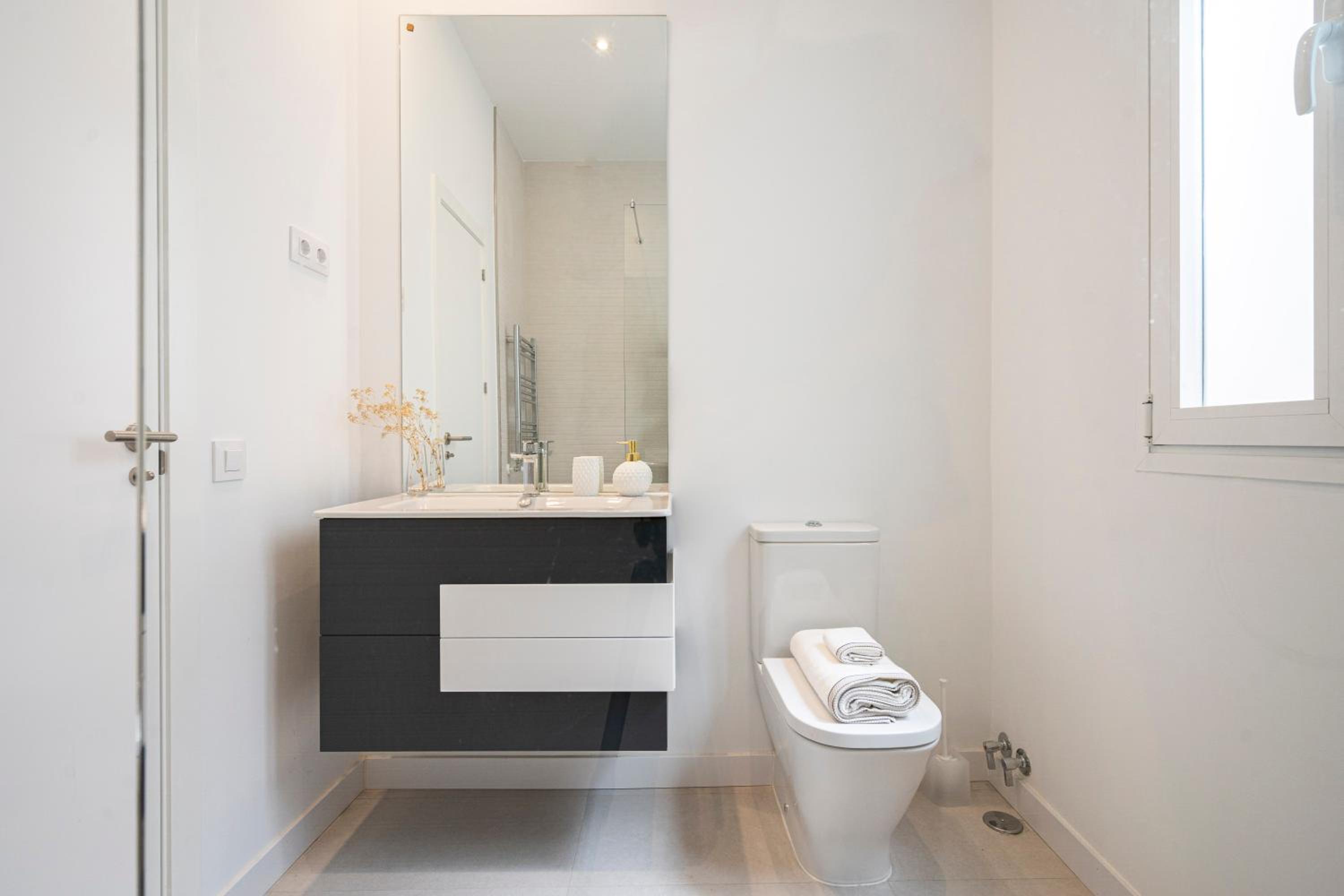 Three-Bedroom Apartment - Photo 36