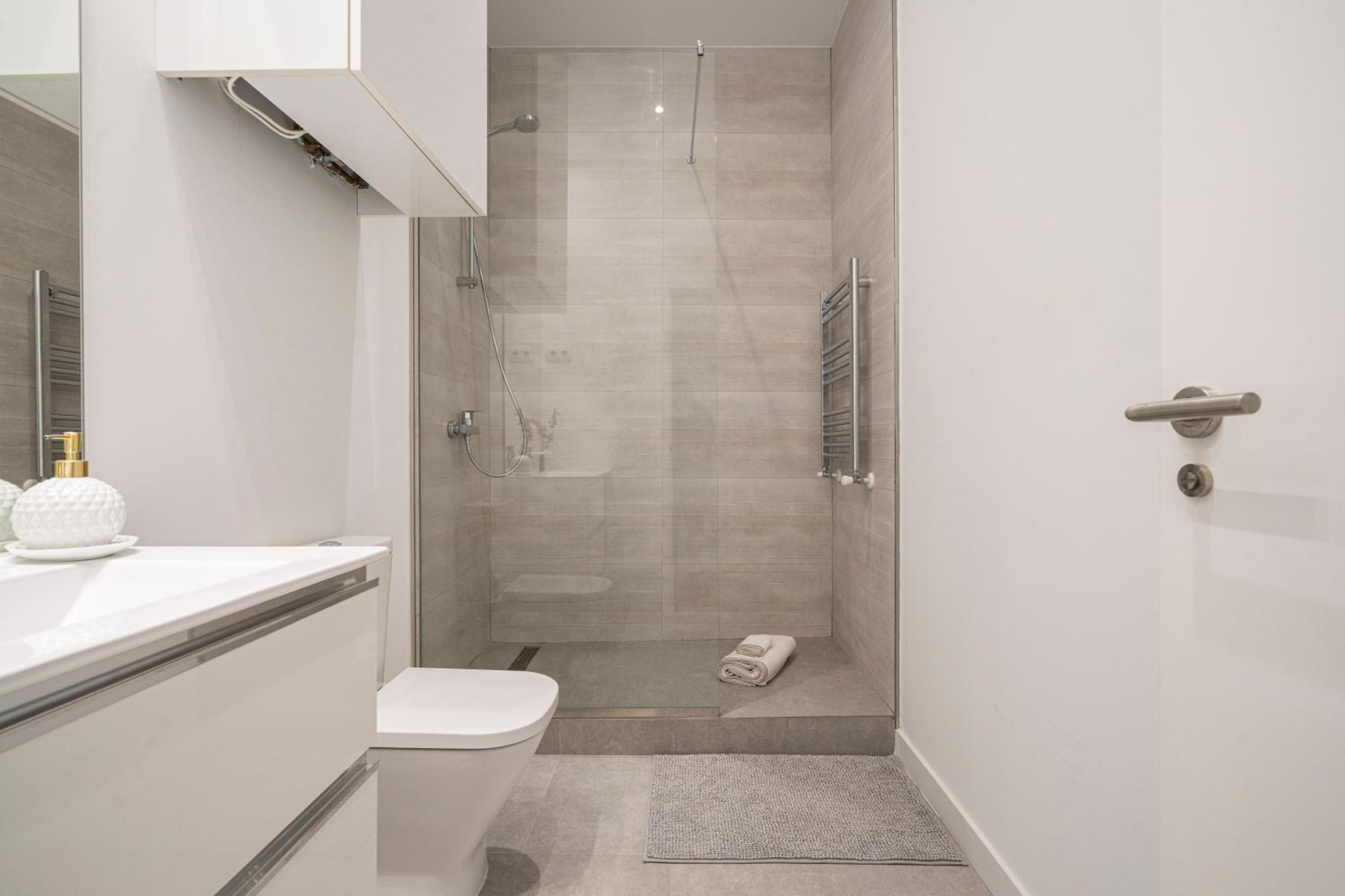 Three-Bedroom Apartment - Photo 42