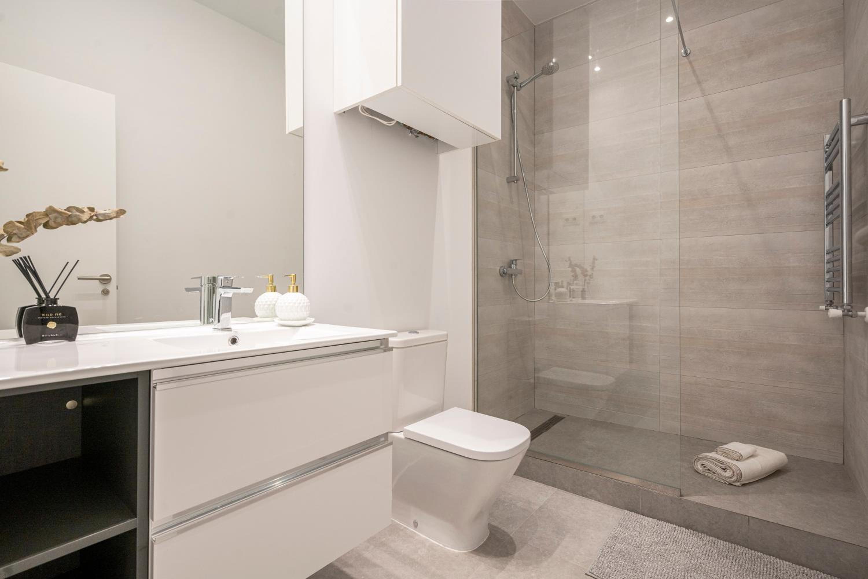 Three-Bedroom Apartment - Photo 43