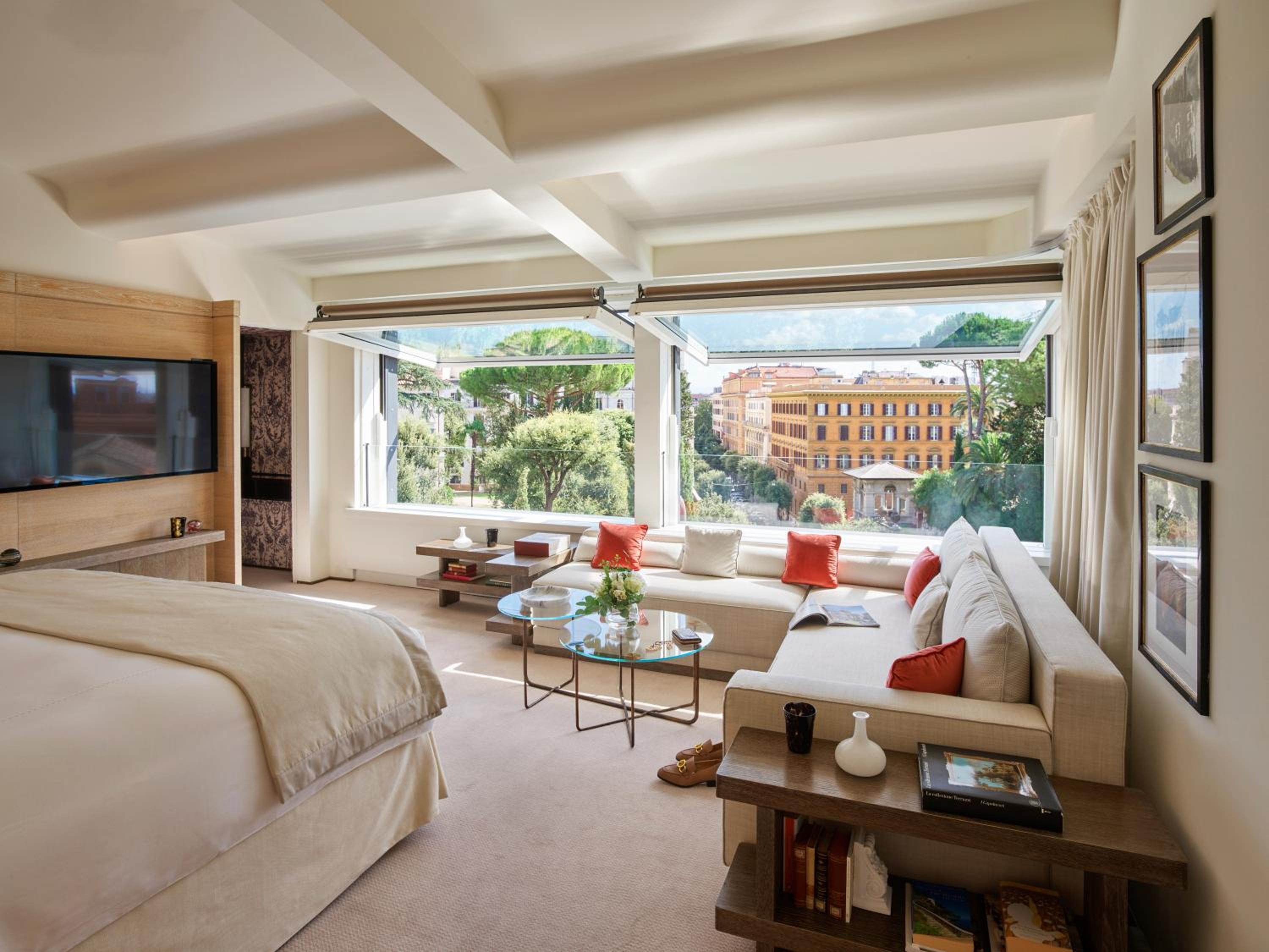 Superior King Suite photo 1