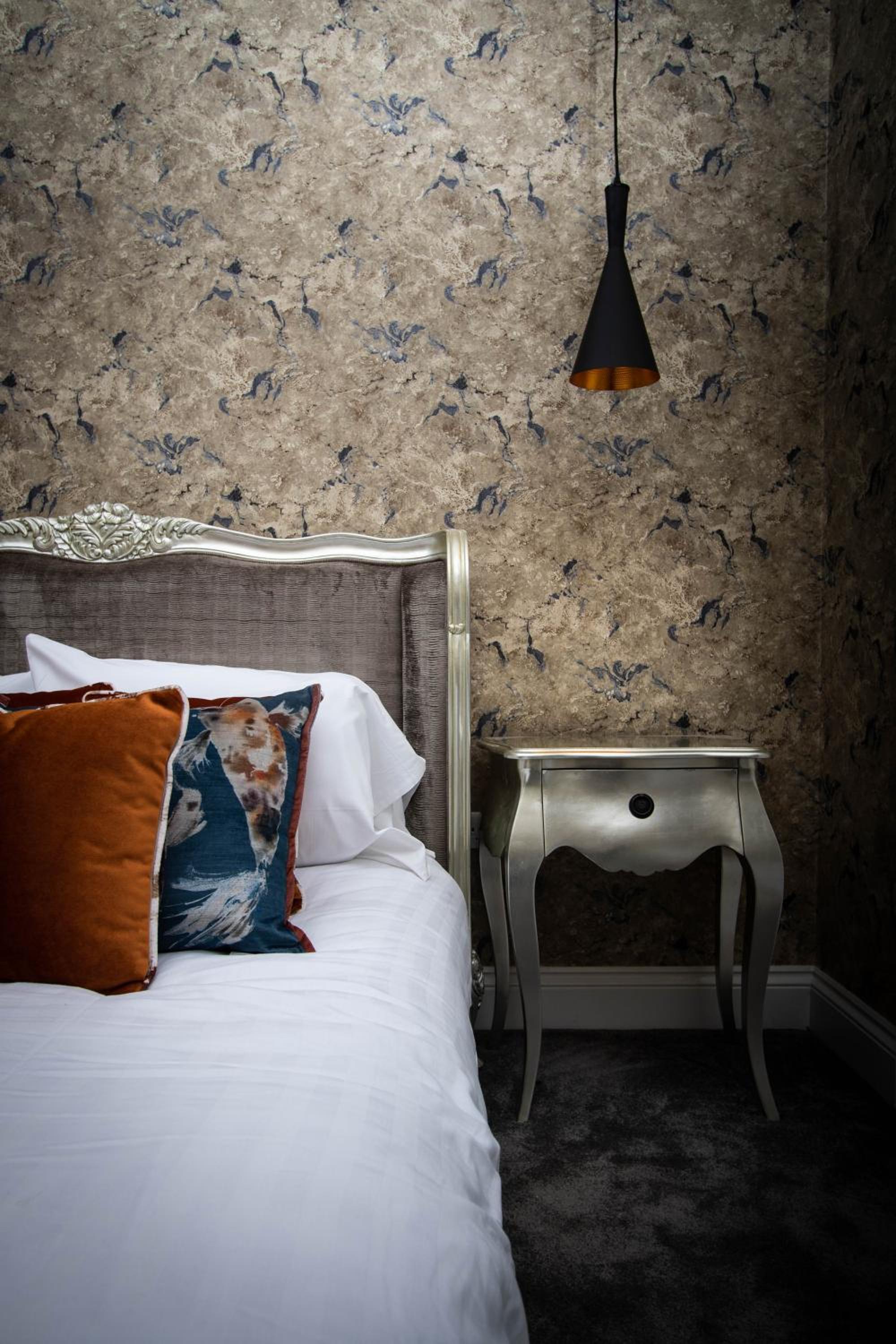 Deluxe Double Room with Bath - Photo 2