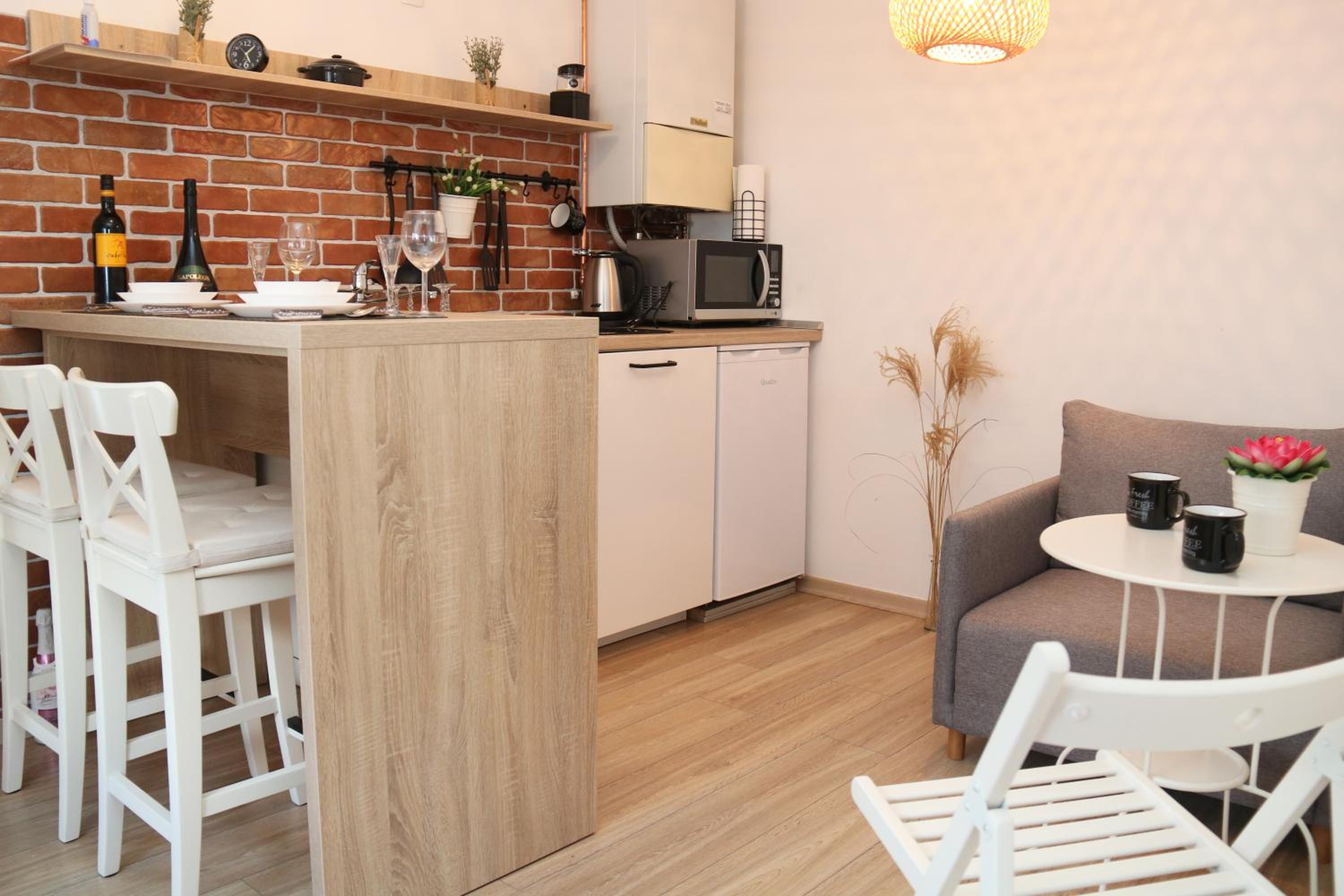 One-Bedroom Apartment - Photo 9