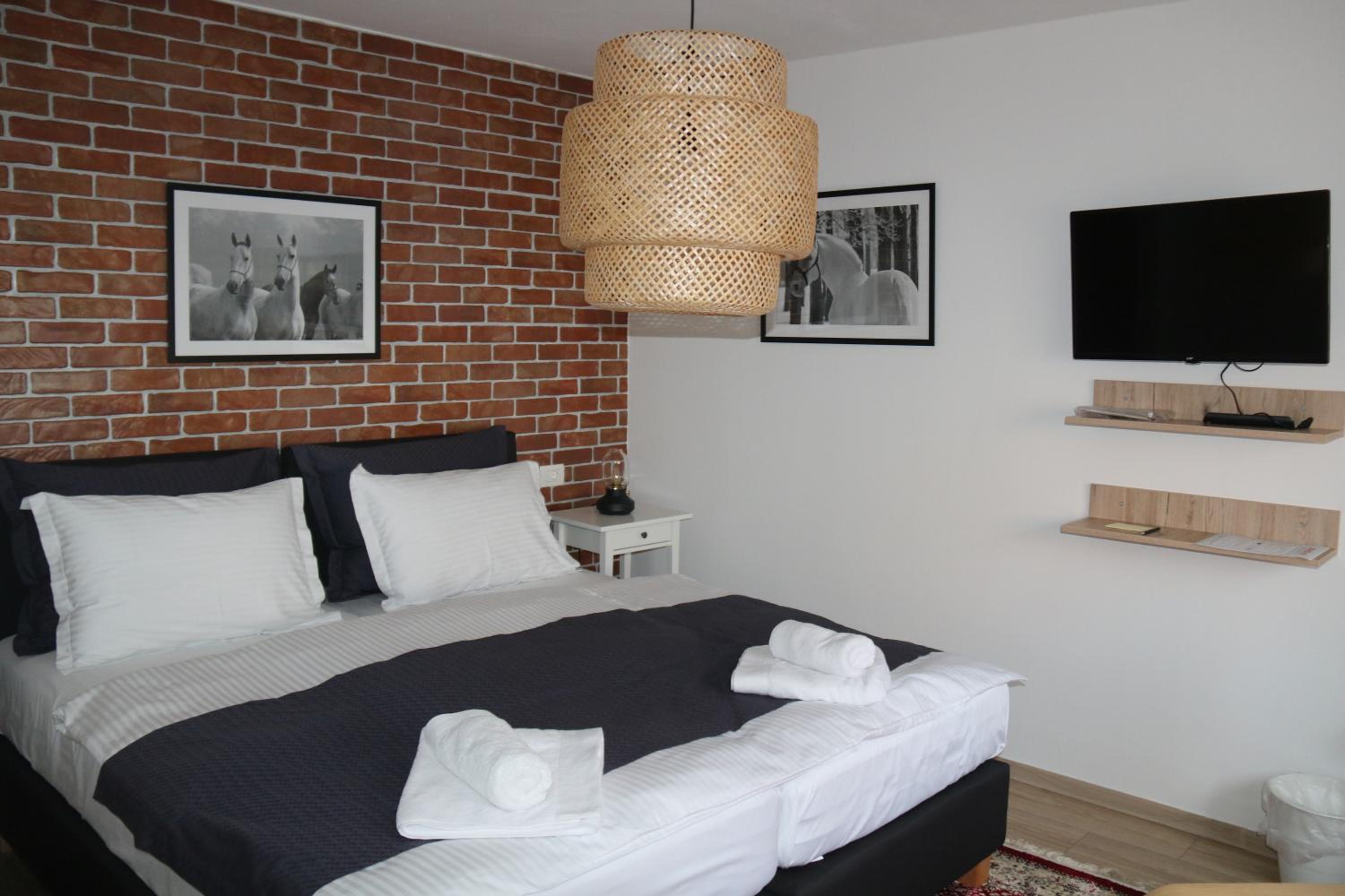 One-Bedroom Apartment - Photo 8
