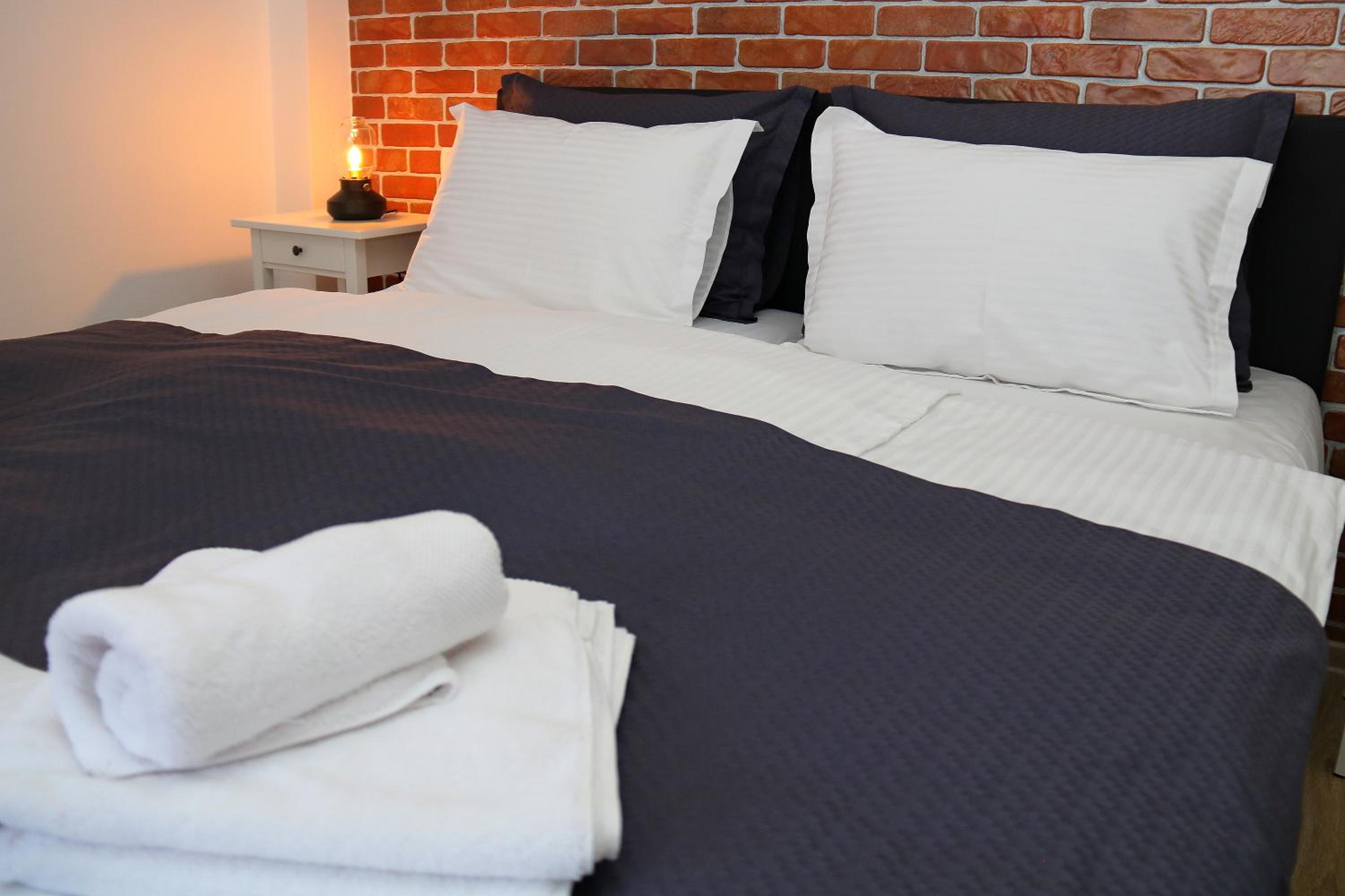 One-Bedroom Apartment - Photo 11