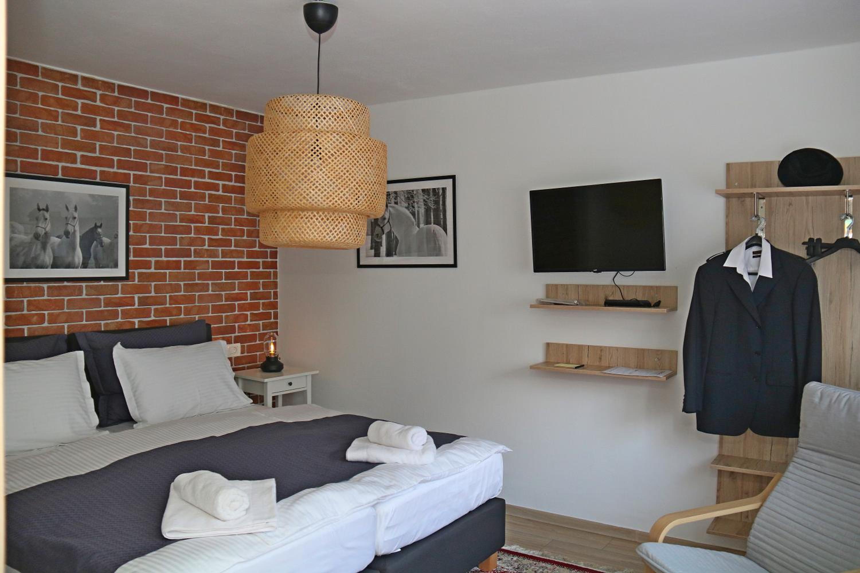 One-Bedroom Apartment - Photo 12