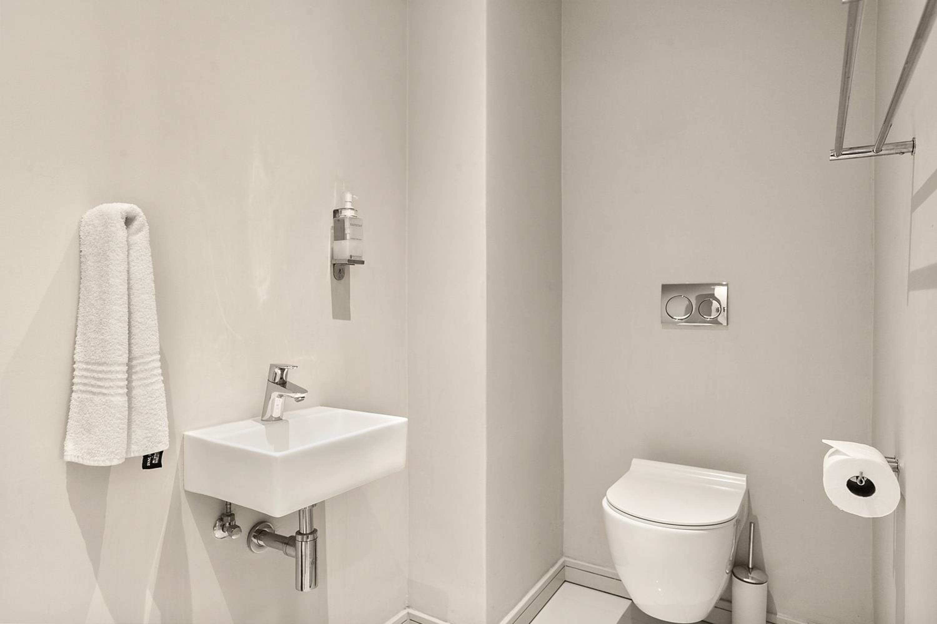 Apartment photo 2
