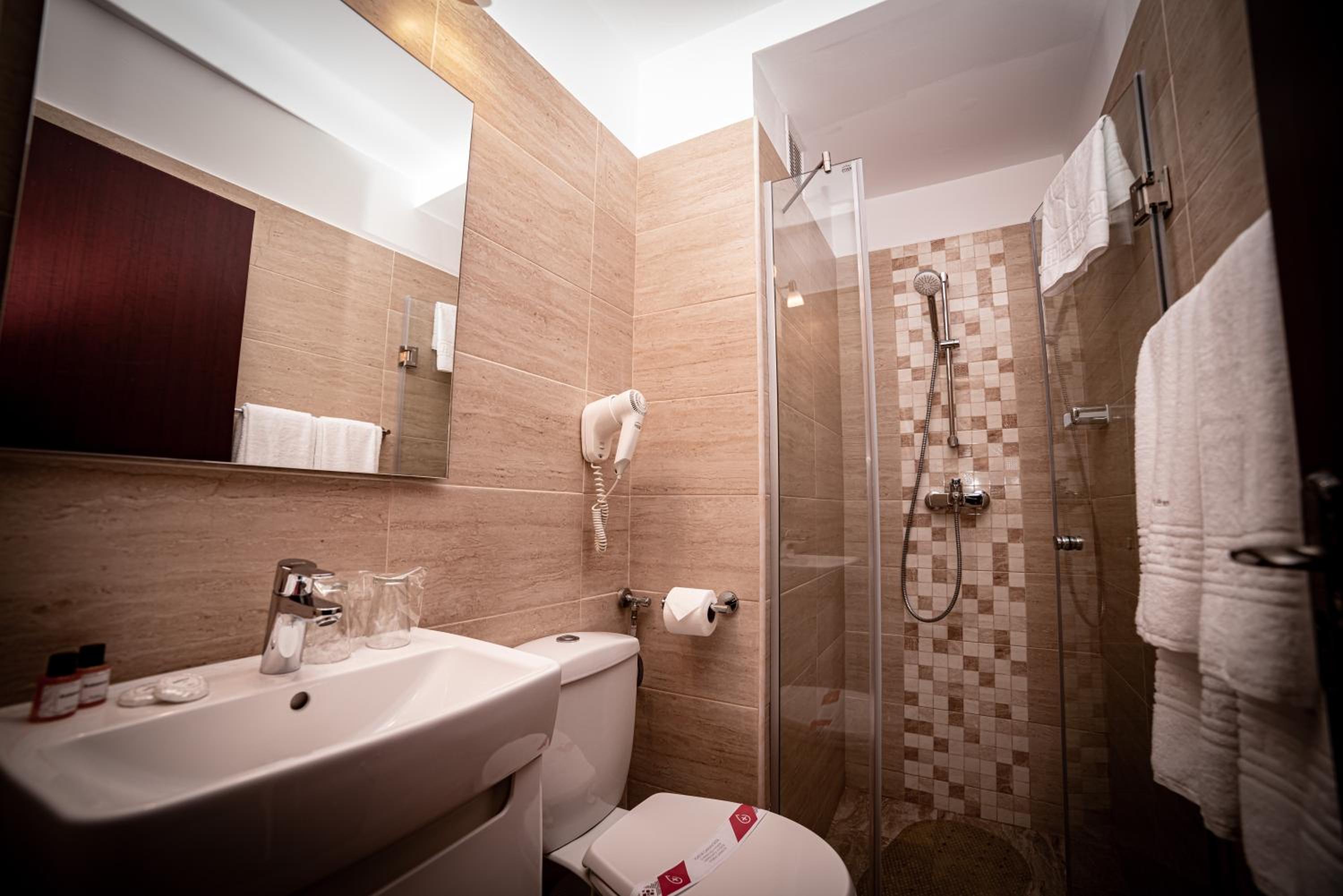 Standard Double or Twin Room with Garden View - Photo 17