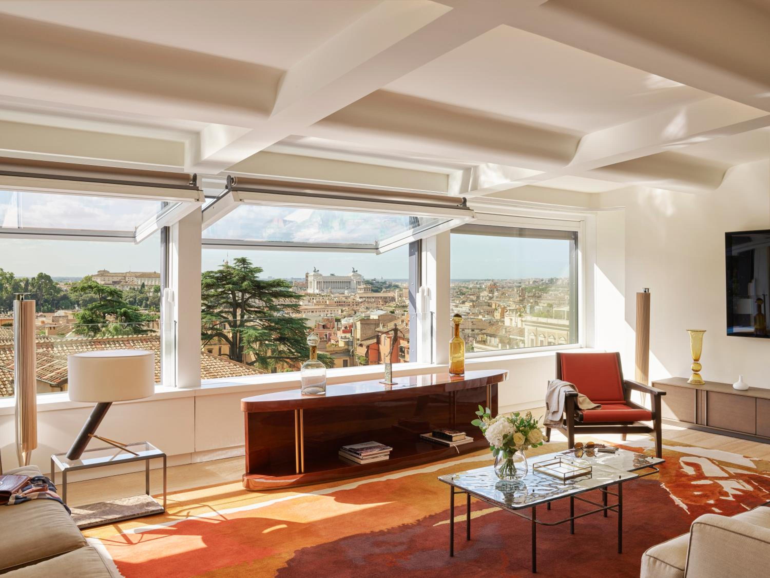 Superior King Suite photo 2