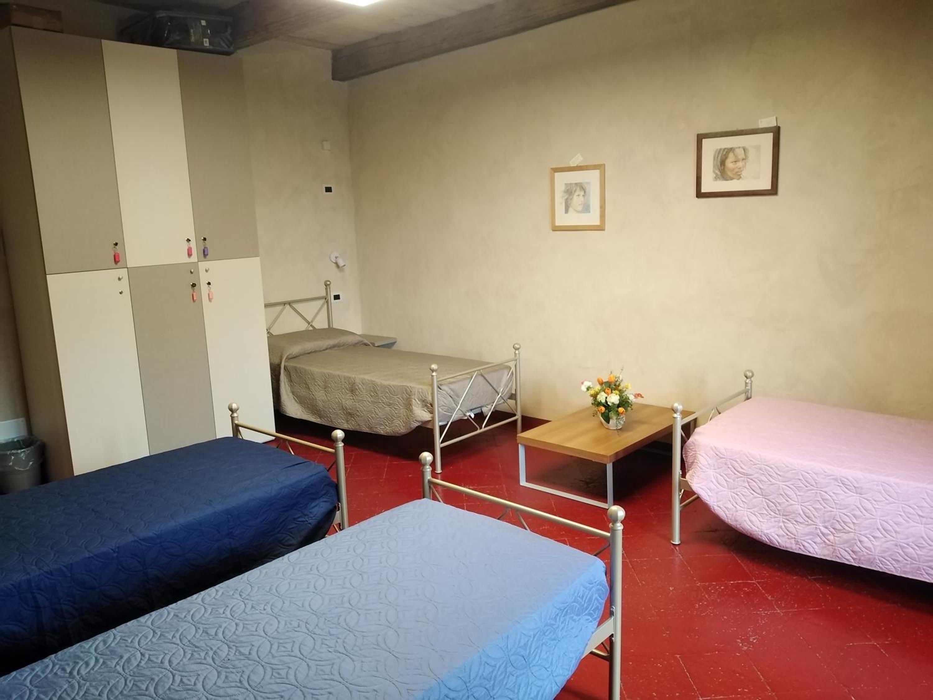 Bed in 4-Bed Mixed Dormitory Room photo 2