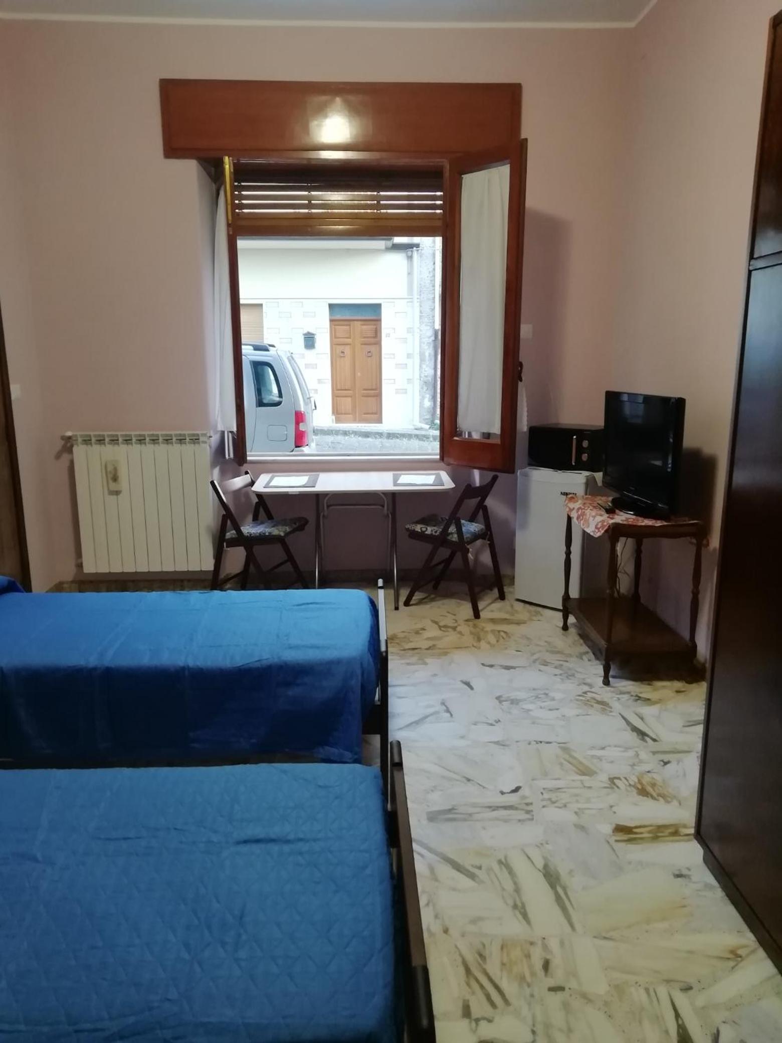 Twin Room with Private Bathroom photo 2