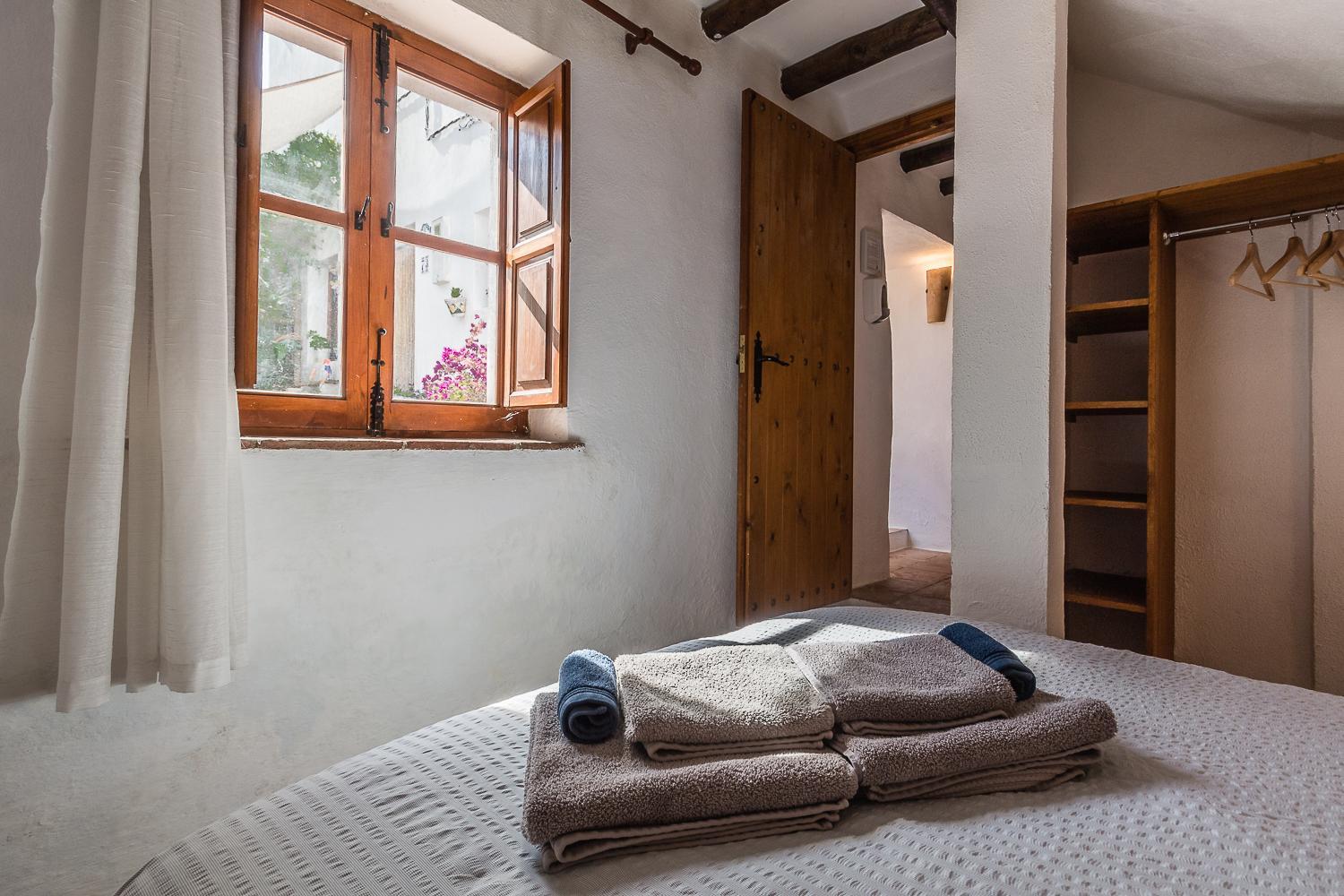 One-Bedroom House - Photo 23