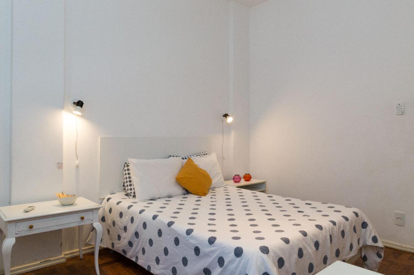 One-Bedroom Apartment - Photo 1