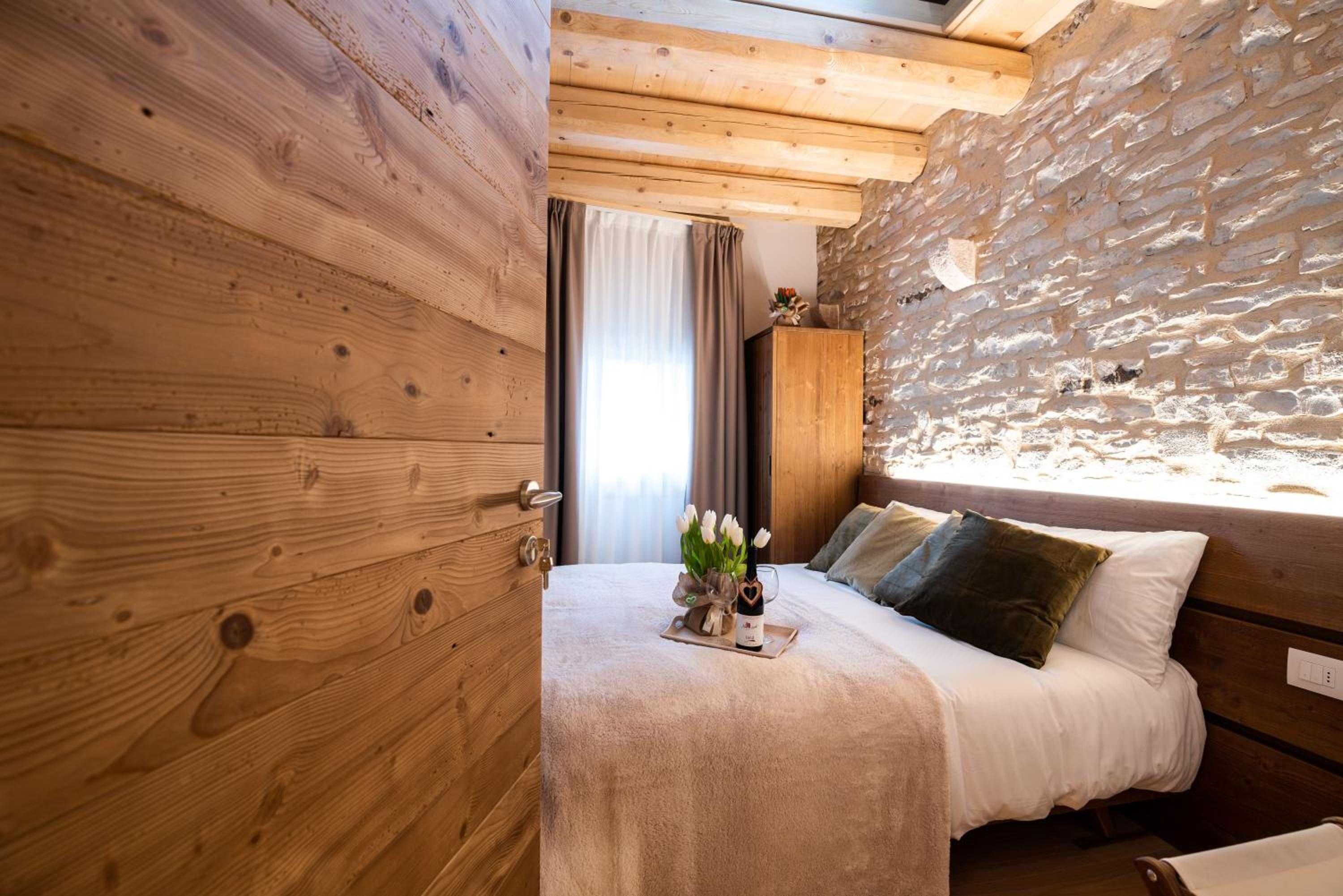 Deluxe Room - Photo 1