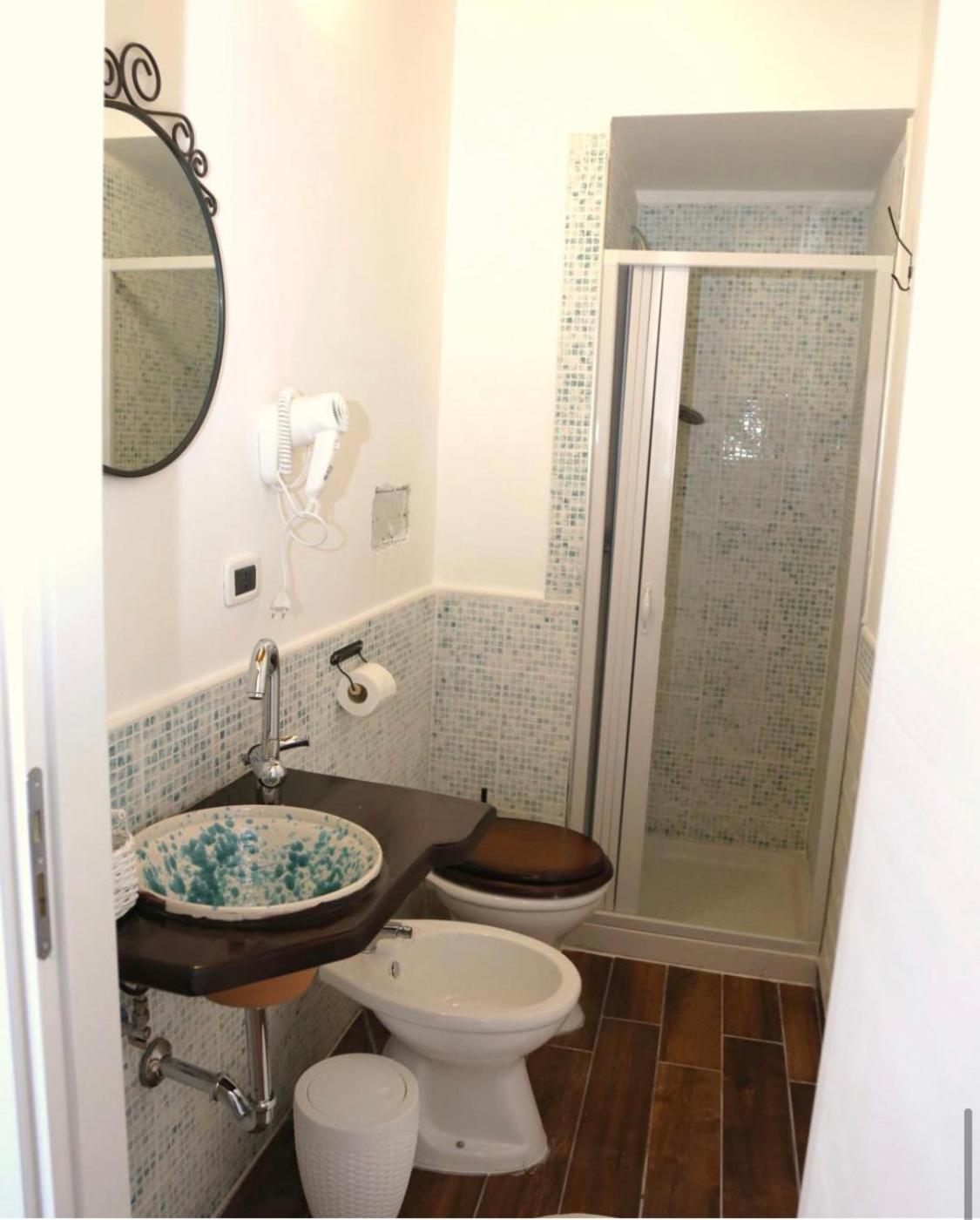 Double Room - Photo 10