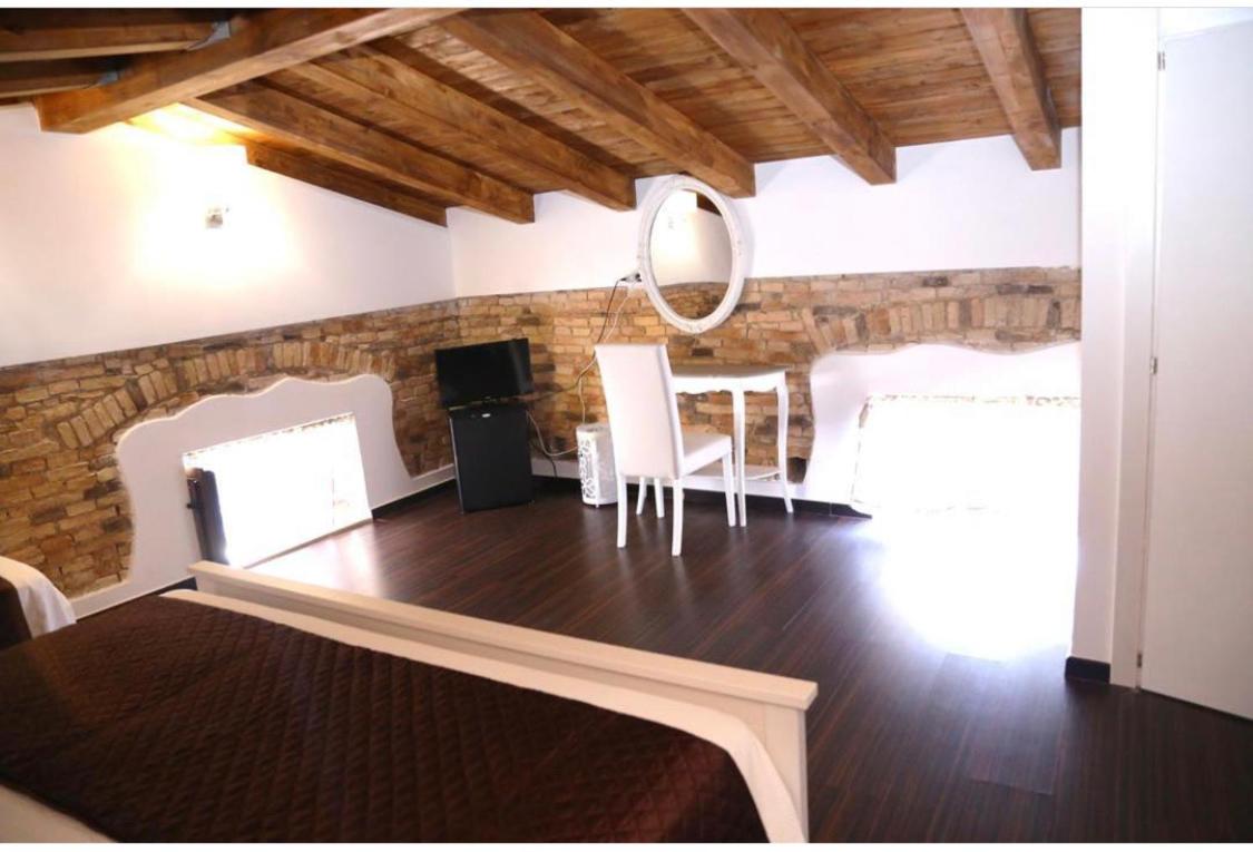 Triple Room - Photo 11