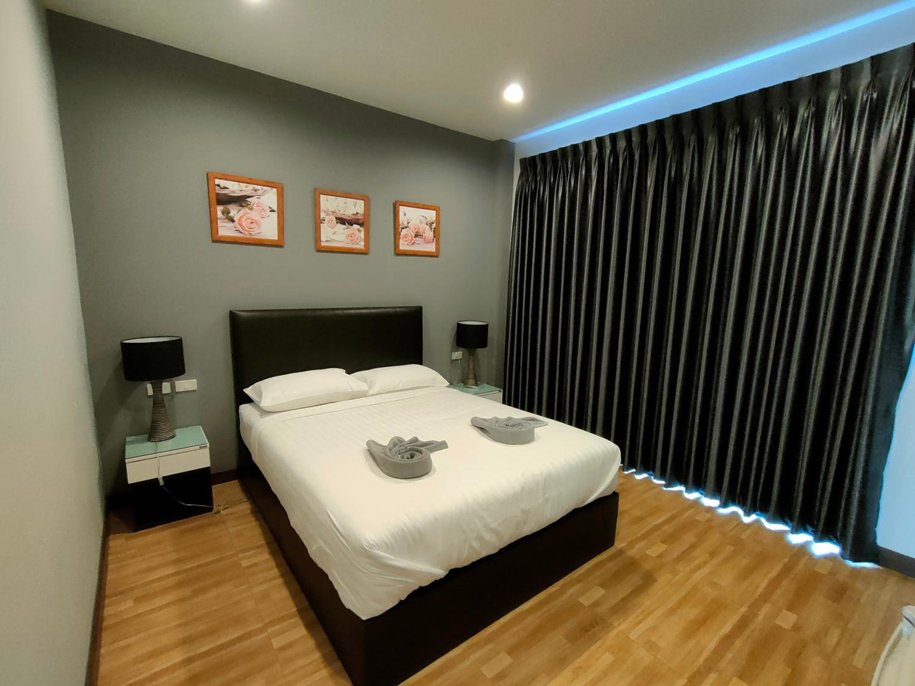 Deluxe Queen Room - Photo 15