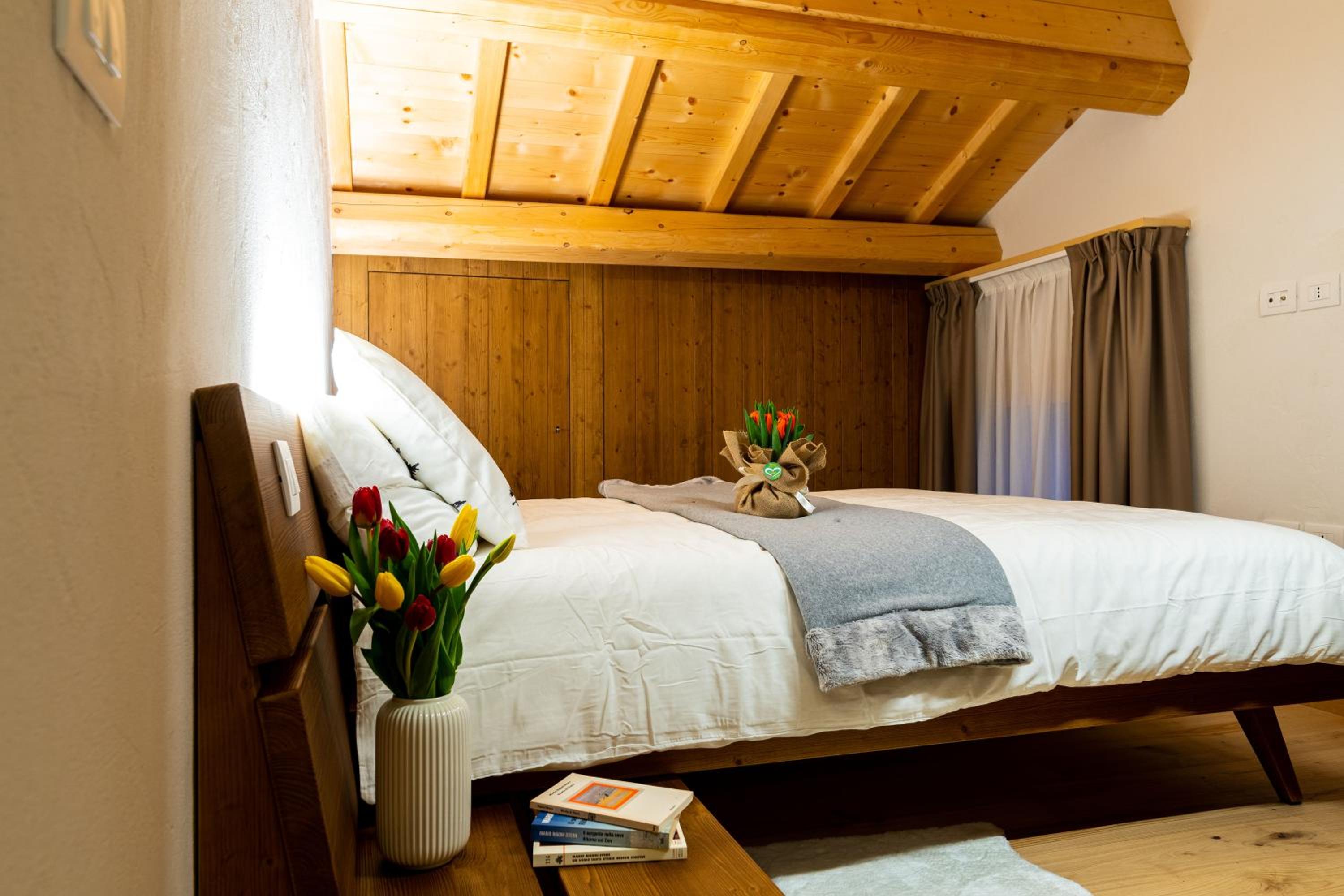Large Double Room - Photo 1