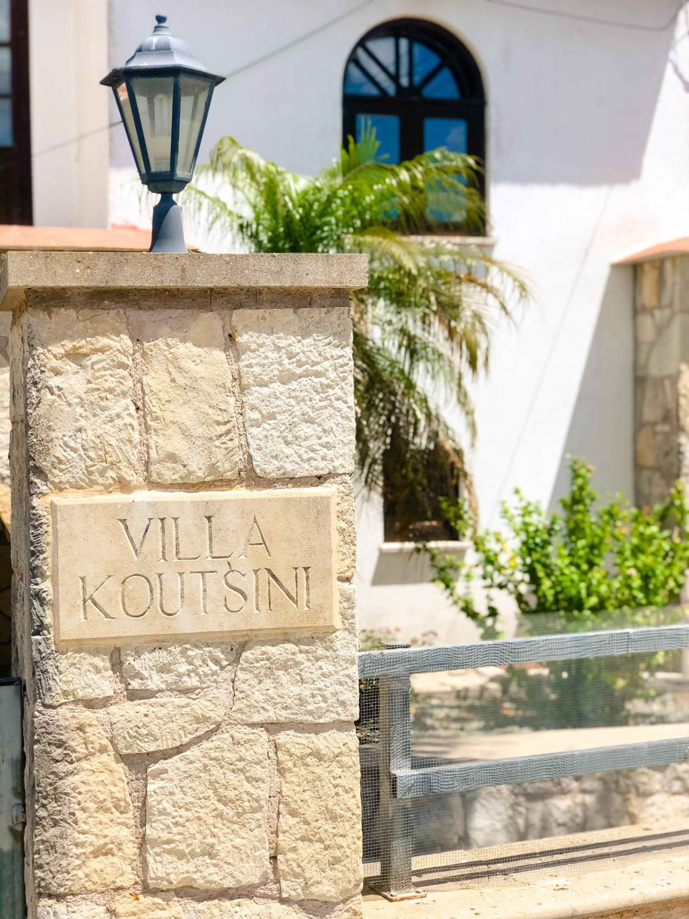 Villa with Private Pool - Photo 9