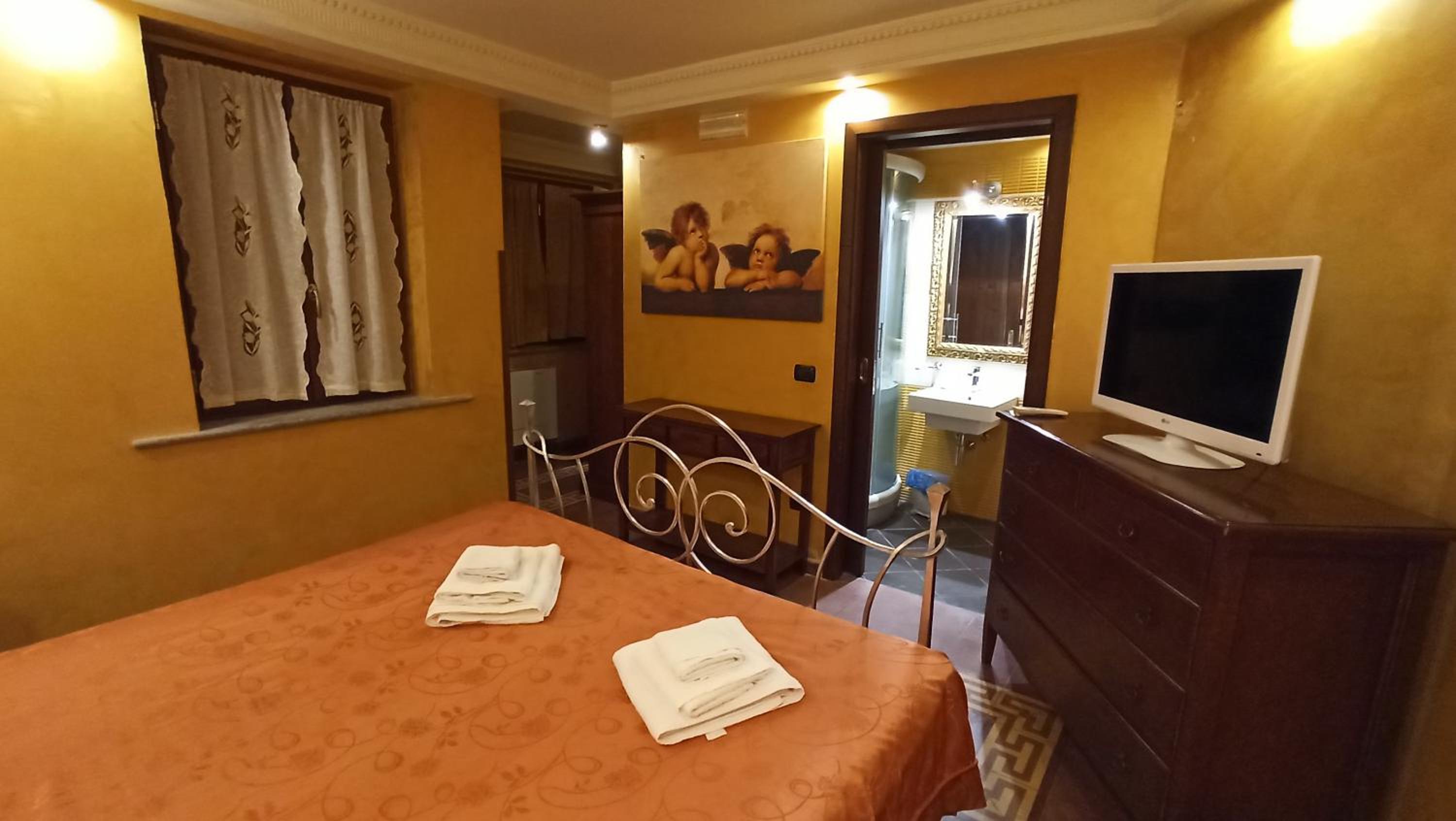 Double Room with Spa Bath - Photo 1