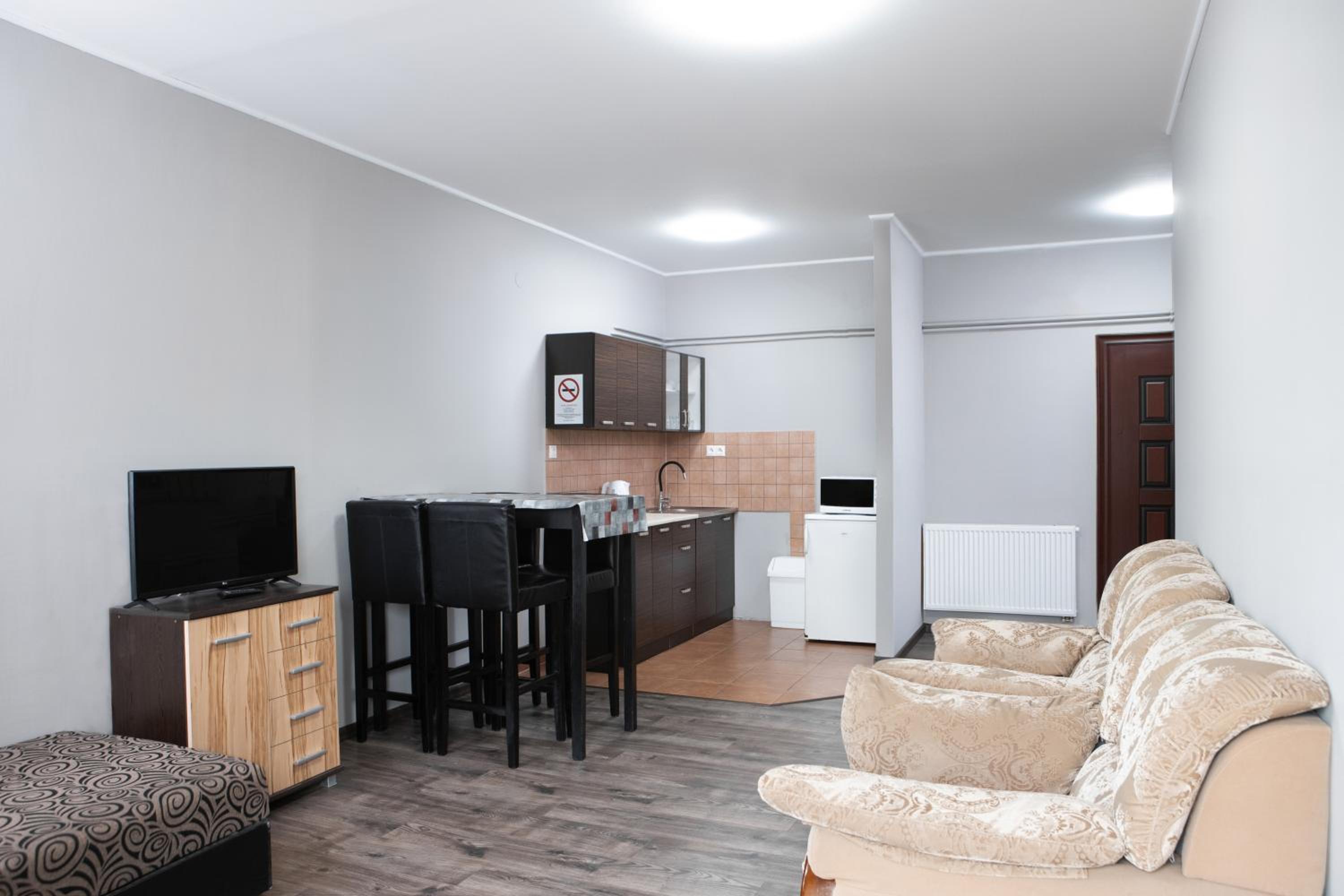 One-Bedroom Apartment photo 1